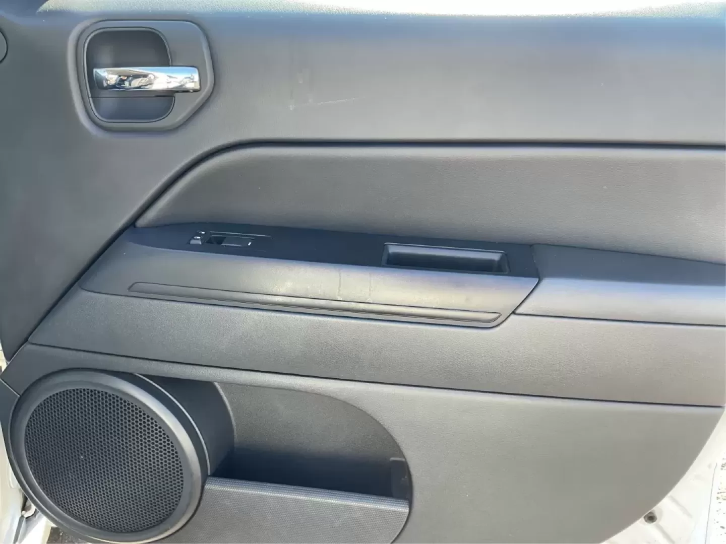 2015 Jeep Patriot High Altitude Edition (1C4NJPFA5FD) with an 2L I-4 DOHC engine, located at 4508 South Dixie Dr, Moraine, OH, 45439, (937) 908-9800, 39.689976, -84.218452 - Discover the perfect blend of adventure and everyday practicality with the 2015 Jeep Patriot High Altitude Edition, now available at Advantage Car and Credit in Moraine, OH! Designed for those who want to conquer both the urban jungle and the great outdoors, this SUV is not just a vehicle; it's a li - Photo#19
