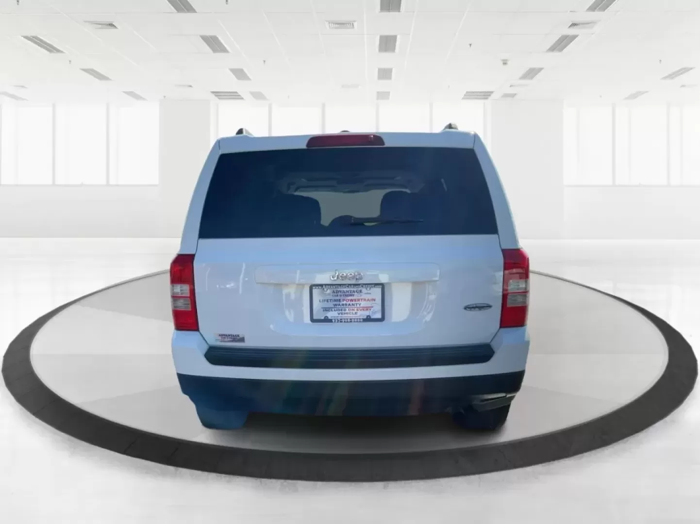 2015 Jeep Patriot High Altitude Edition (1C4NJPFA5FD) with an 2L I-4 DOHC engine, located at 1230 East Main St, Xenia, OH, 45385, (937) 908-9800, 39.688026, -83.910172 - Discover the perfect blend of adventure and everyday practicality with the 2015 Jeep Patriot High Altitude Edition, now available at Advantage Car and Credit in Moraine, OH! Designed for those who want to conquer both the urban jungle and the great outdoors, this SUV is not just a vehicle; it's a li - Photo#3