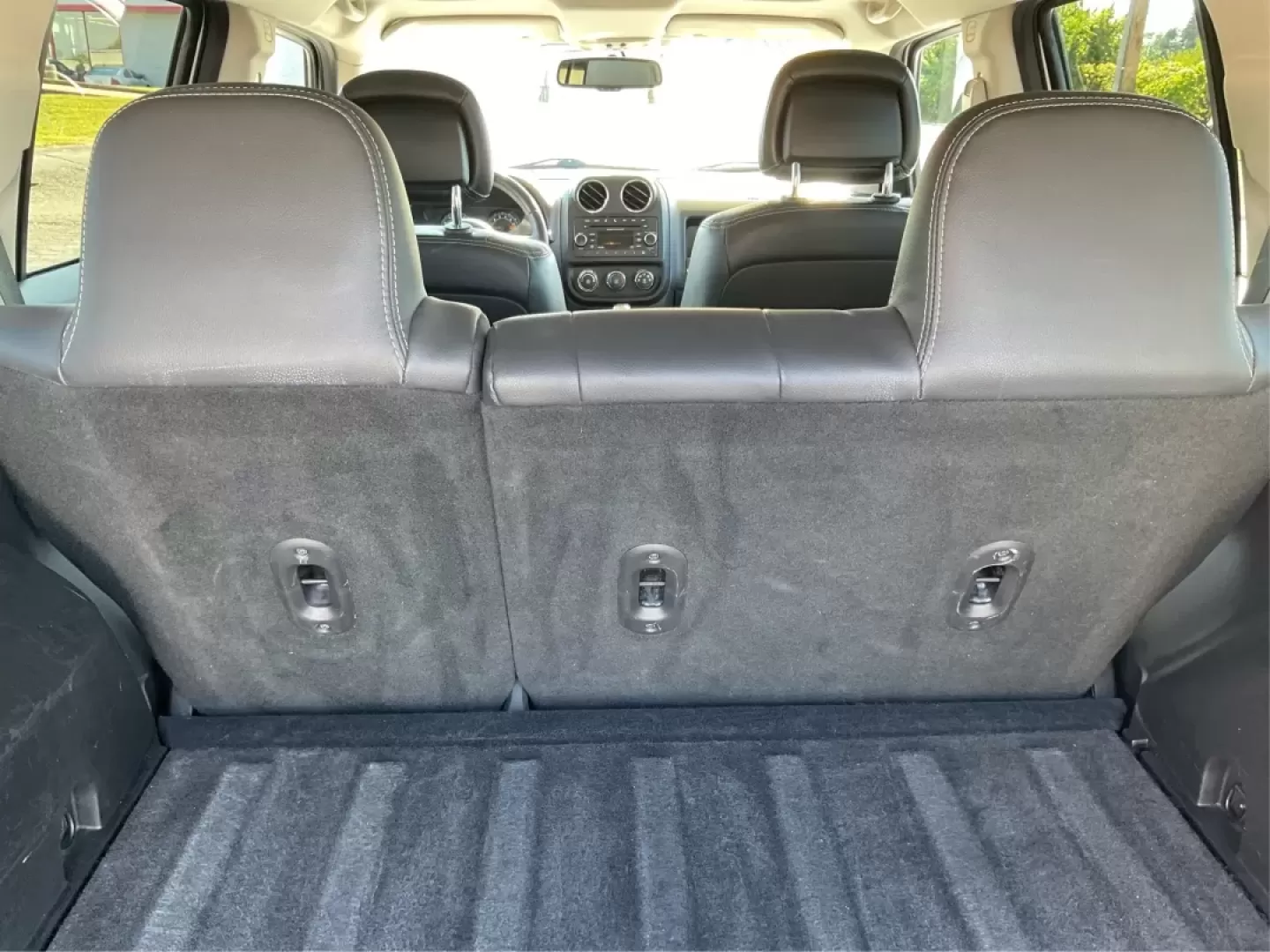 2015 Jeep Patriot High Altitude Edition (1C4NJPFA5FD) with an 2L I-4 DOHC engine, located at 1230 East Main St, Xenia, OH, 45385, (937) 908-9800, 39.688026, -83.910172 - Discover the perfect blend of adventure and everyday practicality with the 2015 Jeep Patriot High Altitude Edition, now available at Advantage Car and Credit in Moraine, OH! Designed for those who want to conquer both the urban jungle and the great outdoors, this SUV is not just a vehicle; it's a li - Photo#12