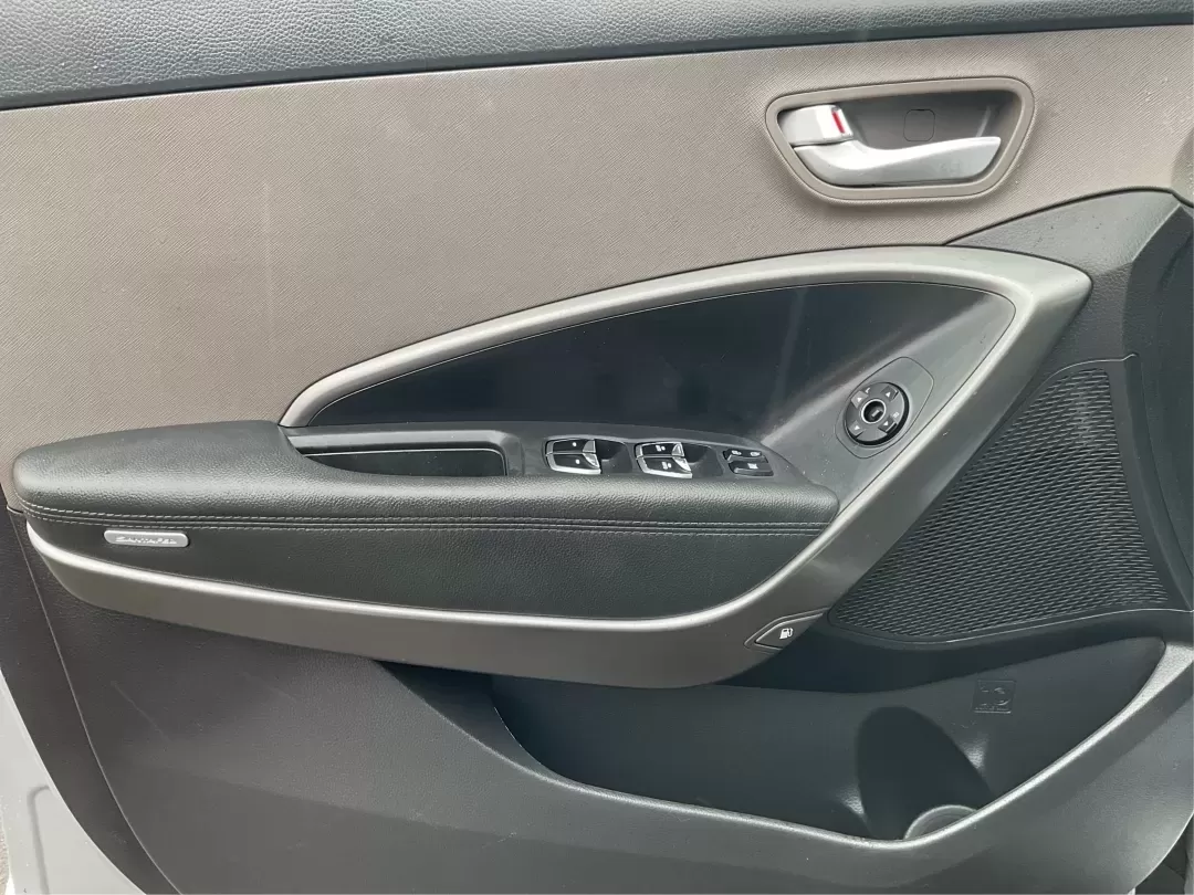 2017 Hyundai Santa Fe 2.4L (5XYZTDLB2HG) with an Theta II 2.4L I-4 gasoline direct injection engine, located at 4508 South Dixie Dr, Moraine, OH, 45439, (937) 908-9800, 39.689976, -84.218452 - Discover the perfect blend of comfort, capability, and style with the 2017 Hyundai Santa Fe, now available at Advantage Car and Credit, located at 1184 Kauffman Ave, Fairborn, OH 45324. This versatile SUV is an excellent choice for growing families, weekend adventurers, or budget-conscious buyers lo - Photo#17