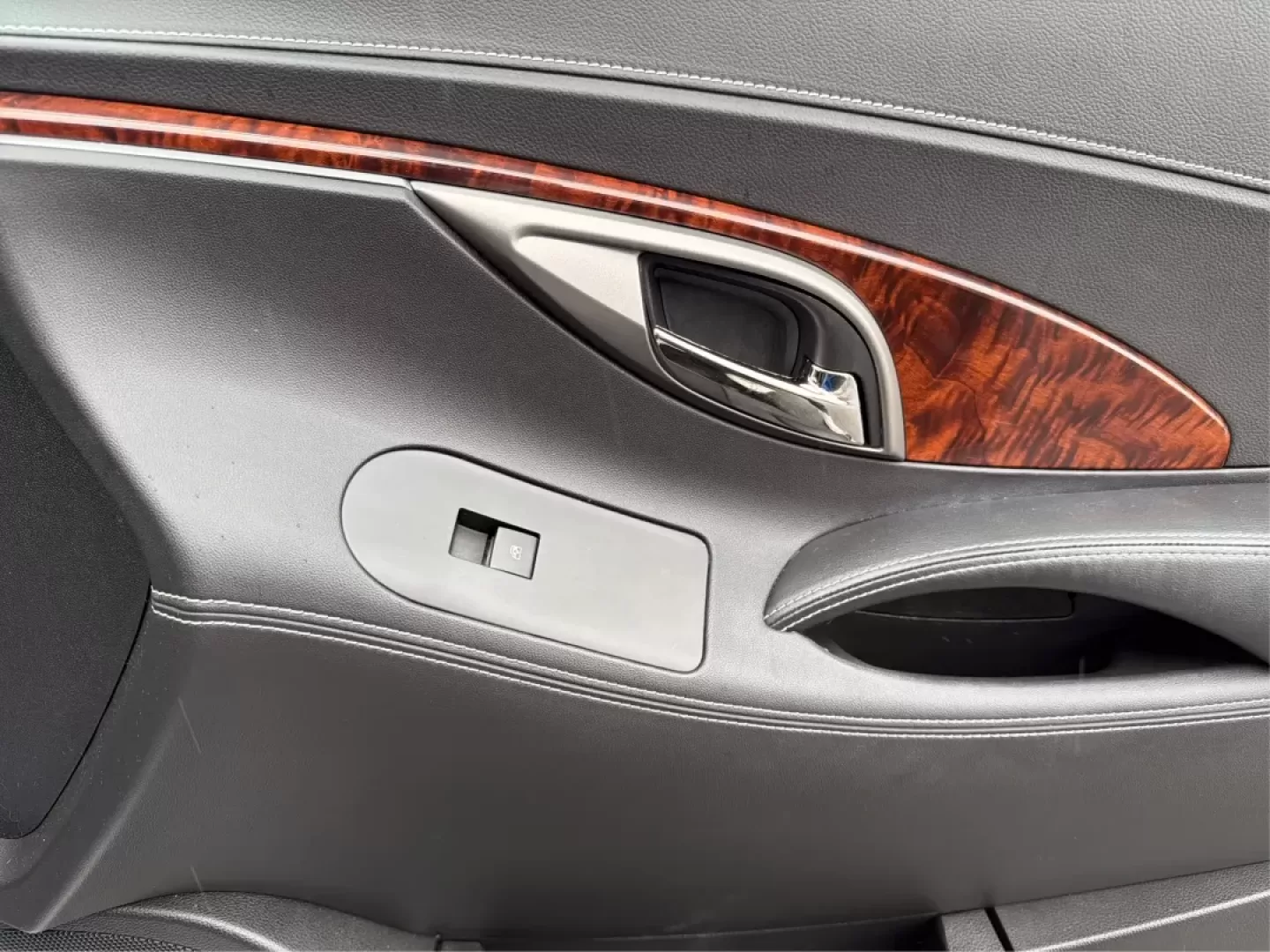 2013 Buick LaCrosse Premium 1 Group (1G4GF5E38DF) with an 3.6L V-6 gasoline direct injection engine, located at 1951 S Dayton Lakeview Rd., New Carlisle, OH, 45344, (937) 908-9800, 39.890999, -84.050255 - **Discover Comfort and Luxury with This 2013 Buick LaCrosse Perfect for Commuters and Families!**<br /> <br /> Are you looking for a vehicle that combines elegance, comfort, and practicality? Look no further than the stunning 2013 Buick LaCrosse, available now at Advantage Car and Credit - Troy! Th - Photo#20