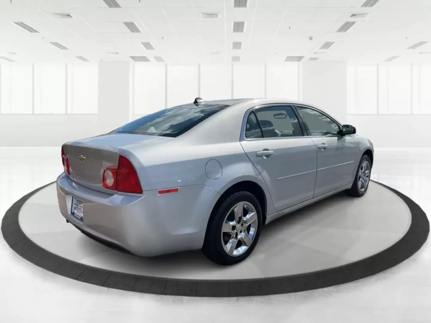 2012 Chevrolet Malibu LS (1G1ZB5E00CF) with an Ecotec 2.4L I-4 DOHC engine, located at 1230 East Main St, Xenia, OH, 45385, (937) 908-9800, 39.688026, -83.910172 - Looking for a reliable vehicle that fits seamlessly into your daily life? Look no further! The 2012 Chevrolet Malibu LS is the ultimate sedan for commuters, busy families, and weekend adventurers alike. With its efficient design and thoughtful features, this car is ready to elevate your driving expe - Photo#2
