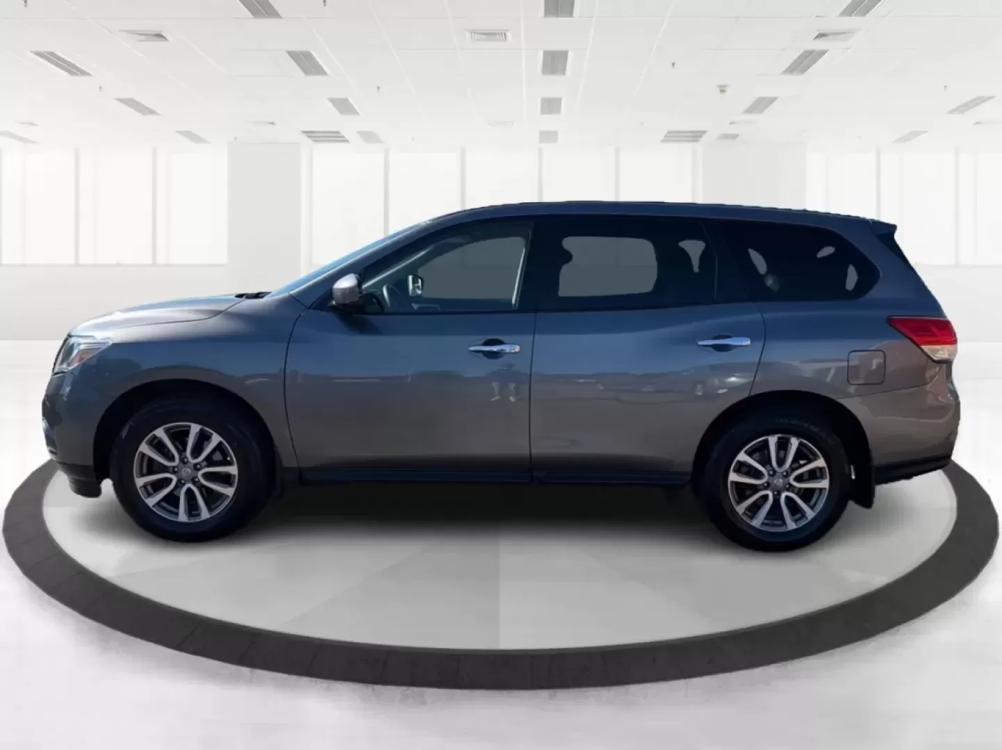 2015 Nissan Pathfinder S (5N1AR2MM5FC) with an 3.5L V-6 DOHC engine, located at 401 Woodman Dr, Riverside, OH, 45431, (937) 908-9800, 39.760899, -84.123421 - **Adventure Awaits with the 2015 Nissan Pathfinder at Advantage Car and Credit - Riverside!**<br /> <br /> Are you ready to elevate your family's adventures or weekend getaways? The 2015 Nissan Pathfinder, now available at Advantage Car and Credit in Riverside, OH, is the perfect vehicle to accompan - Photo#5