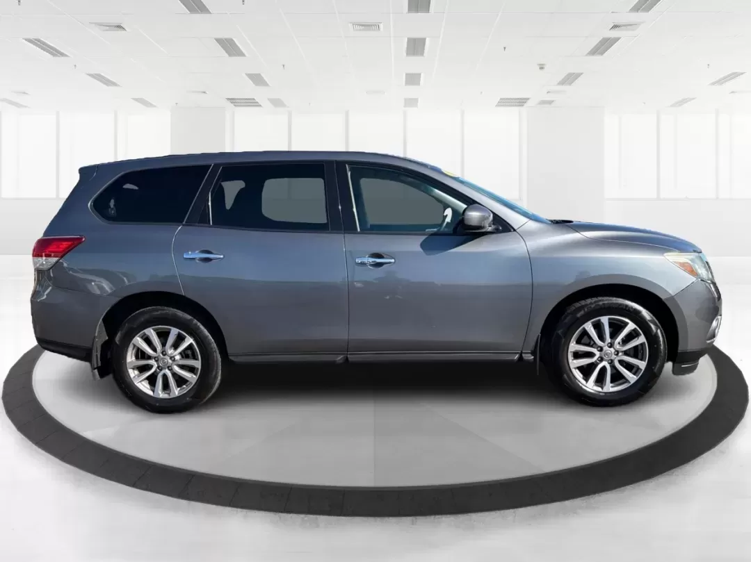 2015 Nissan Pathfinder S (5N1AR2MM5FC) with an 3.5L V-6 DOHC engine, Continuously Variable Transmission transmission, located at 8750 N County Rd 25A, Piqua, OH, 45356, (937) 908-9800, 40.164391, -84.232513 - **Adventure Awaits with the 2015 Nissan Pathfinder at Advantage Car and Credit - Riverside!**<br /> <br /> Are you ready to elevate your family's adventures or weekend getaways? The 2015 Nissan Pathfinder, now available at Advantage Car and Credit in Riverside, OH, is the perfect vehicle to accompan - Photo#1