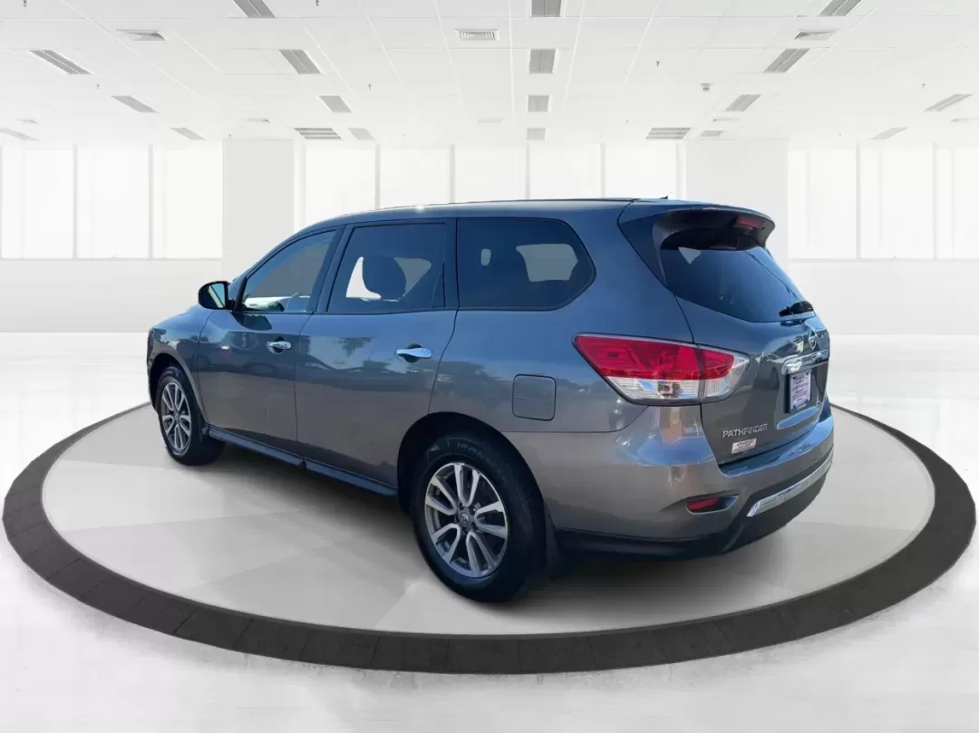 2015 Nissan Pathfinder S (5N1AR2MM5FC) with an 3.5L V-6 DOHC engine, Continuously Variable Transmission transmission, located at 8750 N County Rd 25A, Piqua, OH, 45356, (937) 908-9800, 40.164391, -84.232513 - **Adventure Awaits with the 2015 Nissan Pathfinder at Advantage Car and Credit - Riverside!**<br /> <br /> Are you ready to elevate your family's adventures or weekend getaways? The 2015 Nissan Pathfinder, now available at Advantage Car and Credit in Riverside, OH, is the perfect vehicle to accompan - Photo#4