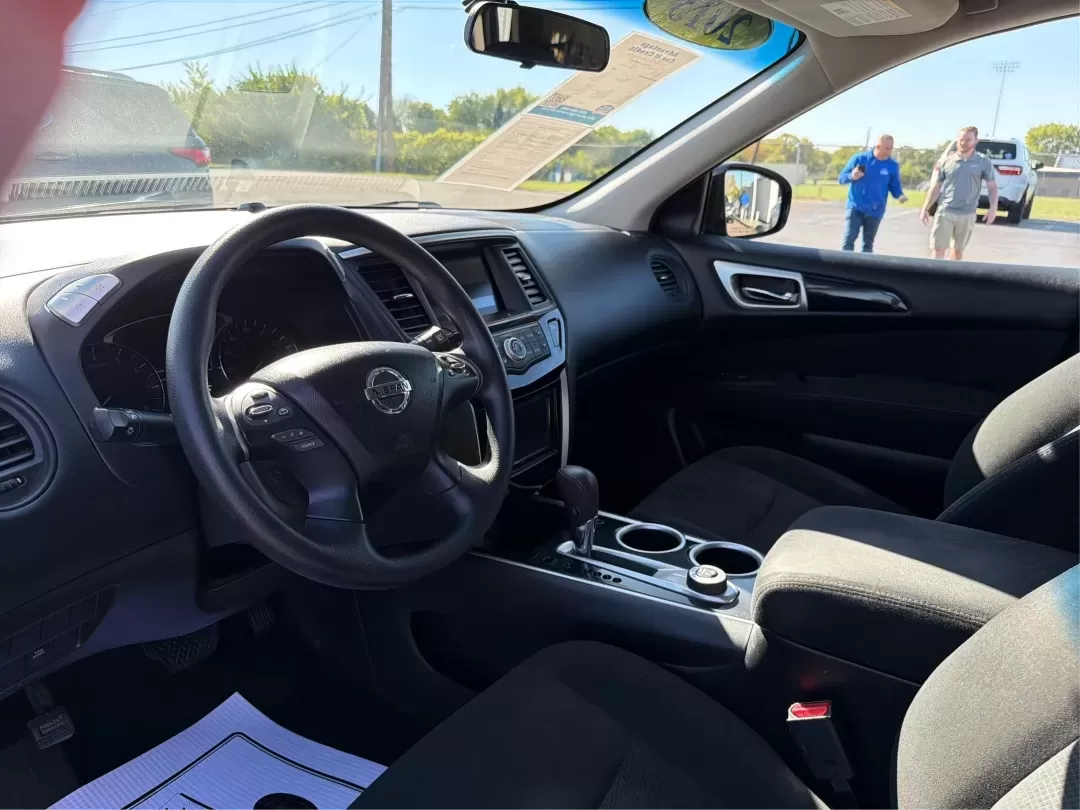 2015 Nissan Pathfinder S (5N1AR2MM5FC) with an 3.5L V-6 DOHC engine, Continuously Variable Transmission transmission, located at 8750 N County Rd 25A, Piqua, OH, 45356, (937) 908-9800, 40.164391, -84.232513 - **Adventure Awaits with the 2015 Nissan Pathfinder at Advantage Car and Credit - Riverside!**<br /> <br /> Are you ready to elevate your family's adventures or weekend getaways? The 2015 Nissan Pathfinder, now available at Advantage Car and Credit in Riverside, OH, is the perfect vehicle to accompan - Photo#9