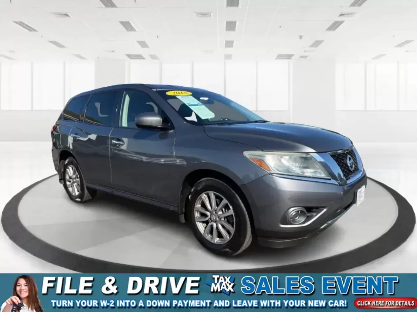 2015 Nissan Pathfinder S (5N1AR2MM5FC) with an 3.5L V-6 DOHC engine, Continuously Variable Transmission transmission, located at 4508 South Dixie Dr, Moraine, OH, 45439, (937) 908-9800, 39.689976, -84.218452 - **Adventure Awaits with the 2015 Nissan Pathfinder at Advantage Car and Credit - Riverside!**<br /> <br /> Are you ready to elevate your family's adventures or weekend getaways? The 2015 Nissan Pathfinder, now available at Advantage Car and Credit in Riverside, OH, is the perfect vehicle to accompan - Photo#0