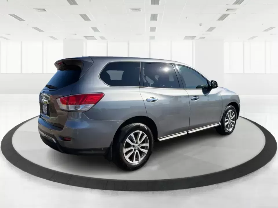 2015 Nissan Pathfinder S (5N1AR2MM5FC) with an 3.5L V-6 DOHC engine, Continuously Variable Transmission transmission, located at 4508 South Dixie Dr, Moraine, OH, 45439, (937) 908-9800, 39.689976, -84.218452 - **Adventure Awaits with the 2015 Nissan Pathfinder at Advantage Car and Credit - Riverside!**<br /> <br /> Are you ready to elevate your family's adventures or weekend getaways? The 2015 Nissan Pathfinder, now available at Advantage Car and Credit in Riverside, OH, is the perfect vehicle to accompan - Photo#2