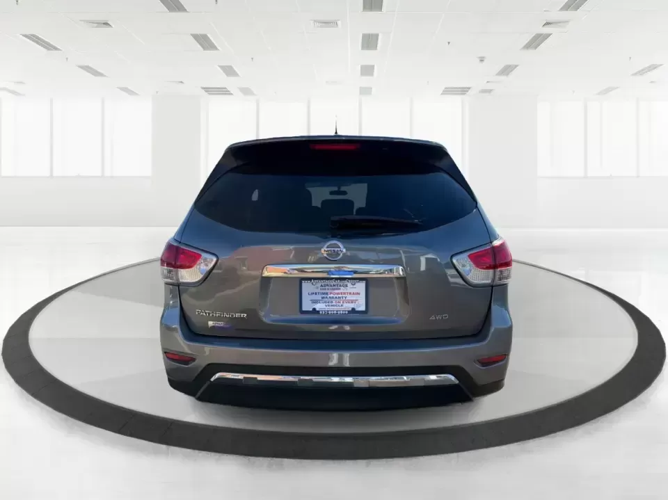 2015 Nissan Pathfinder S (5N1AR2MM5FC) with an 3.5L V-6 DOHC engine, Continuously Variable Transmission transmission, located at 4508 South Dixie Dr, Moraine, OH, 45439, (937) 908-9800, 39.689976, -84.218452 - **Adventure Awaits with the 2015 Nissan Pathfinder at Advantage Car and Credit - Riverside!**<br /> <br /> Are you ready to elevate your family's adventures or weekend getaways? The 2015 Nissan Pathfinder, now available at Advantage Car and Credit in Riverside, OH, is the perfect vehicle to accompan - Photo#3