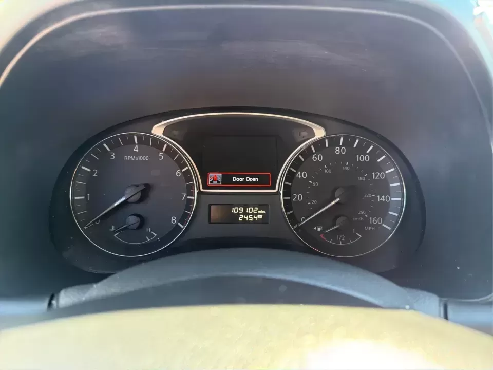 2015 Nissan Pathfinder S (5N1AR2MM5FC) with an 3.5L V-6 DOHC engine, Continuously Variable Transmission transmission, located at 4508 South Dixie Dr, Moraine, OH, 45439, (937) 908-9800, 39.689976, -84.218452 - **Adventure Awaits with the 2015 Nissan Pathfinder at Advantage Car and Credit - Riverside!**<br /> <br /> Are you ready to elevate your family's adventures or weekend getaways? The 2015 Nissan Pathfinder, now available at Advantage Car and Credit in Riverside, OH, is the perfect vehicle to accompan - Photo#15