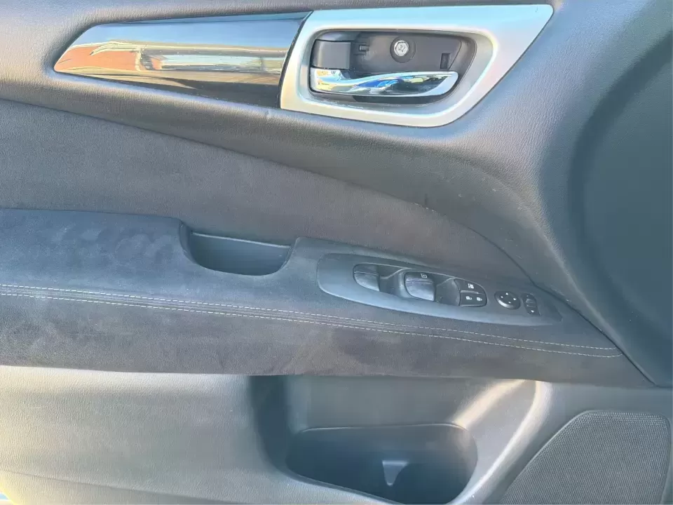 2015 Nissan Pathfinder S (5N1AR2MM5FC) with an 3.5L V-6 DOHC engine, Continuously Variable Transmission transmission, located at 4508 South Dixie Dr, Moraine, OH, 45439, (937) 908-9800, 39.689976, -84.218452 - **Adventure Awaits with the 2015 Nissan Pathfinder at Advantage Car and Credit - Riverside!**<br /> <br /> Are you ready to elevate your family's adventures or weekend getaways? The 2015 Nissan Pathfinder, now available at Advantage Car and Credit in Riverside, OH, is the perfect vehicle to accompan - Photo#17