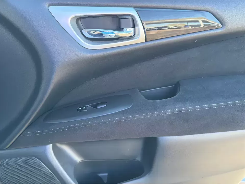 2015 Nissan Pathfinder S (5N1AR2MM5FC) with an 3.5L V-6 DOHC engine, Continuously Variable Transmission transmission, located at 4508 South Dixie Dr, Moraine, OH, 45439, (937) 908-9800, 39.689976, -84.218452 - **Adventure Awaits with the 2015 Nissan Pathfinder at Advantage Car and Credit - Riverside!**<br /> <br /> Are you ready to elevate your family's adventures or weekend getaways? The 2015 Nissan Pathfinder, now available at Advantage Car and Credit in Riverside, OH, is the perfect vehicle to accompan - Photo#18