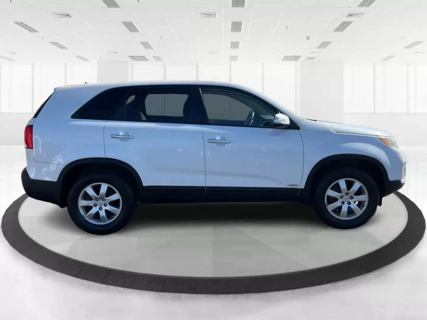 2011 Kia Sorento LX (5XYKTCA19BG) with an 2.4L I-4 DOHC engine, located at 880 E. National Road, Vandalia, OH, 45377, (937) 908-9800, 39.891918, -84.183594 - Discover your next adventure with the 2011 Kia Sorento LX, an SUV that's not just a vehicle but a versatile companion for all your lifestyle needs. Whether you're navigating the bustling streets of Vandalia, OH, commuting to work, or planning a weekend getaway, this vehicle is designed to keep up wi - Photo#1