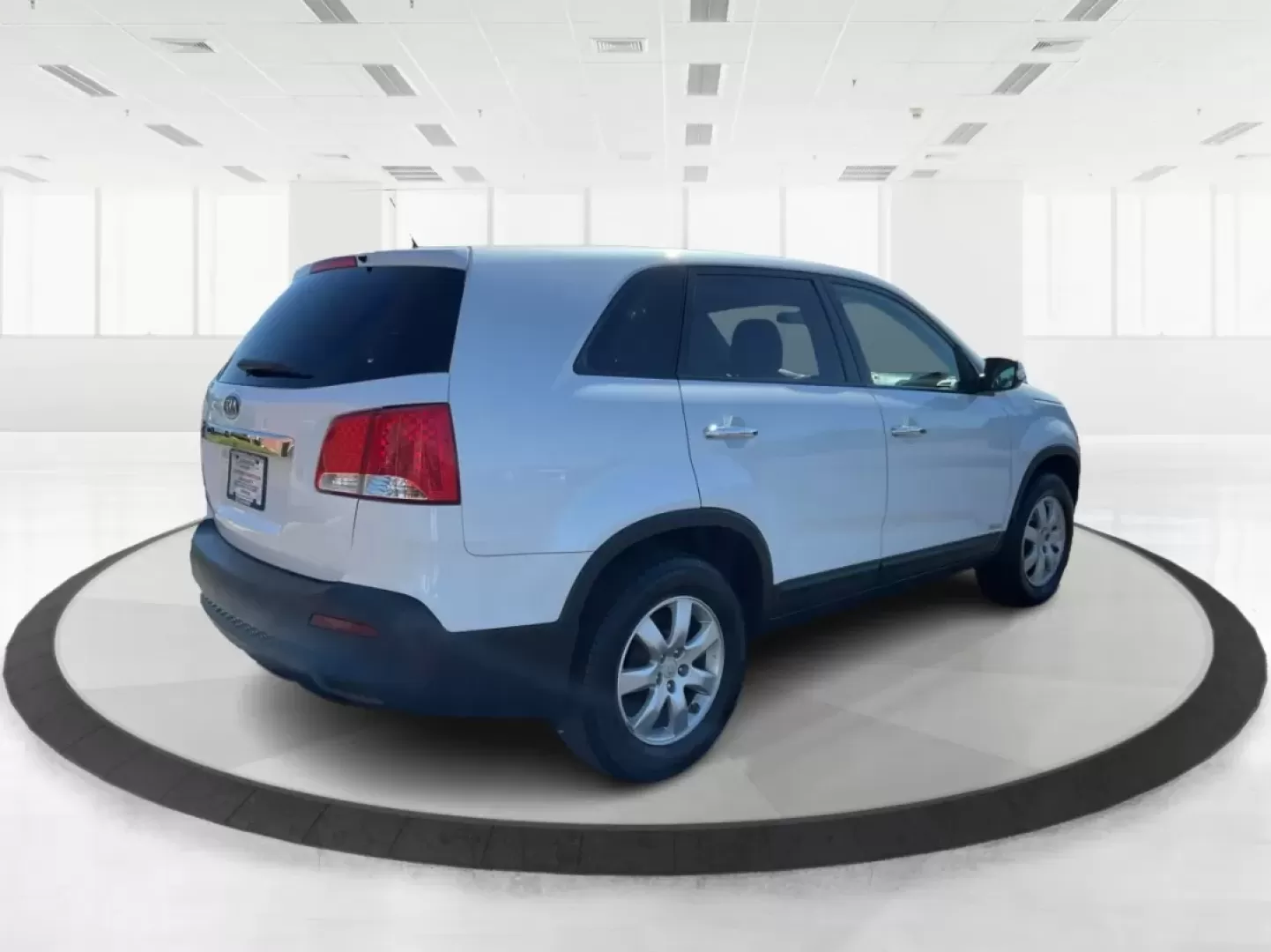 2011 Kia Sorento LX (5XYKTCA19BG) with an 2.4L I-4 DOHC engine, located at 880 E. National Road, Vandalia, OH, 45377, (937) 908-9800, 39.891918, -84.183594 - Discover your next adventure with the 2011 Kia Sorento LX, an SUV that's not just a vehicle but a versatile companion for all your lifestyle needs. Whether you're navigating the bustling streets of Vandalia, OH, commuting to work, or planning a weekend getaway, this vehicle is designed to keep up wi - Photo#2