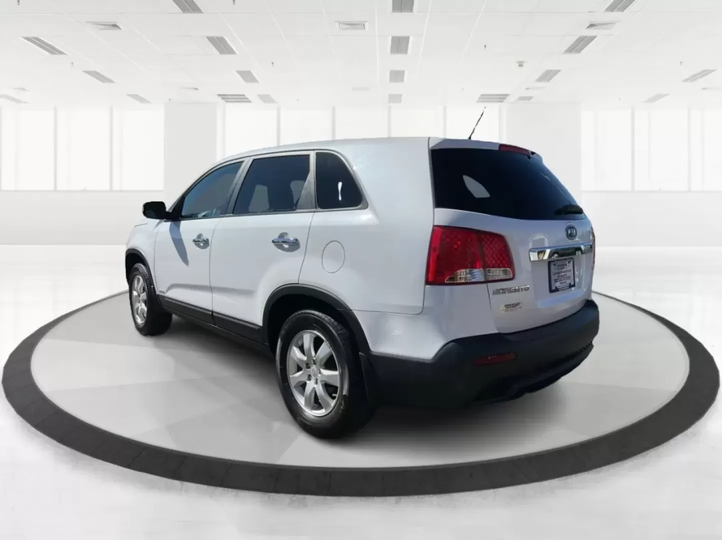 2011 Kia Sorento LX (5XYKTCA19BG) with an 2.4L I-4 DOHC engine, located at 880 E. National Road, Vandalia, OH, 45377, (937) 908-9800, 39.891918, -84.183594 - Discover your next adventure with the 2011 Kia Sorento LX, an SUV that's not just a vehicle but a versatile companion for all your lifestyle needs. Whether you're navigating the bustling streets of Vandalia, OH, commuting to work, or planning a weekend getaway, this vehicle is designed to keep up wi - Photo#4