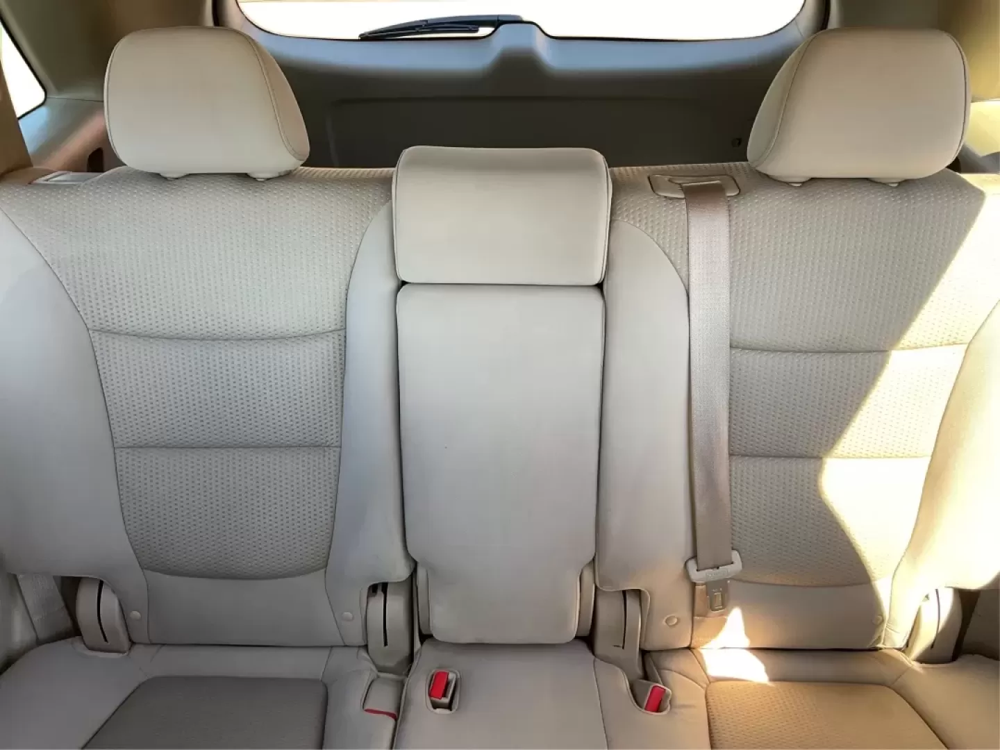 2011 Kia Sorento LX (5XYKTCA19BG) with an 2.4L I-4 DOHC engine, located at 880 E. National Road, Vandalia, OH, 45377, (937) 908-9800, 39.891918, -84.183594 - Discover your next adventure with the 2011 Kia Sorento LX, an SUV that's not just a vehicle but a versatile companion for all your lifestyle needs. Whether you're navigating the bustling streets of Vandalia, OH, commuting to work, or planning a weekend getaway, this vehicle is designed to keep up wi - Photo#14