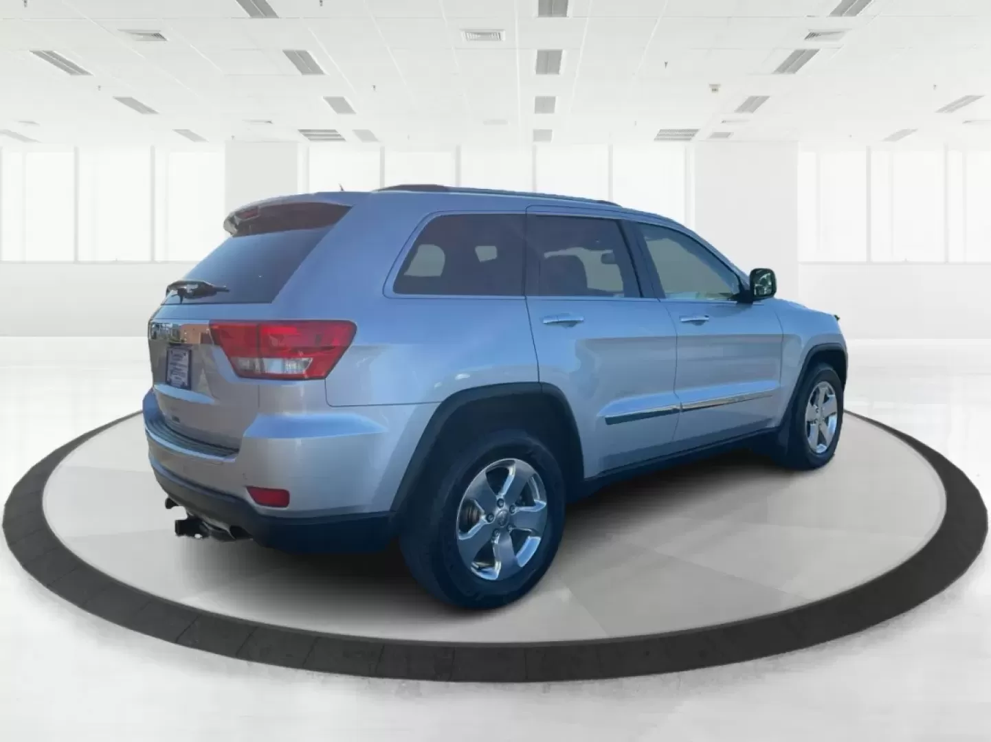 2011 Jeep Grand Cherokee Limited (1J4RR5GT0BC) with an Other engine, located at 1099 N County Rd 25A , Troy, OH, 45373, (937) 908-9800, 40.057079, -84.212883 - Discover the ultimate adventure companion waiting for you at Advantage Car and Credit - Troy, located at 1099 N County Rd 25A, Troy, OH 45373. Our **2011 Jeep Grand Cherokee Limited** is designed for those who crave exploration without sacrificing comfort. Ideal for weekend getaways, this SUV seamle - Photo#2