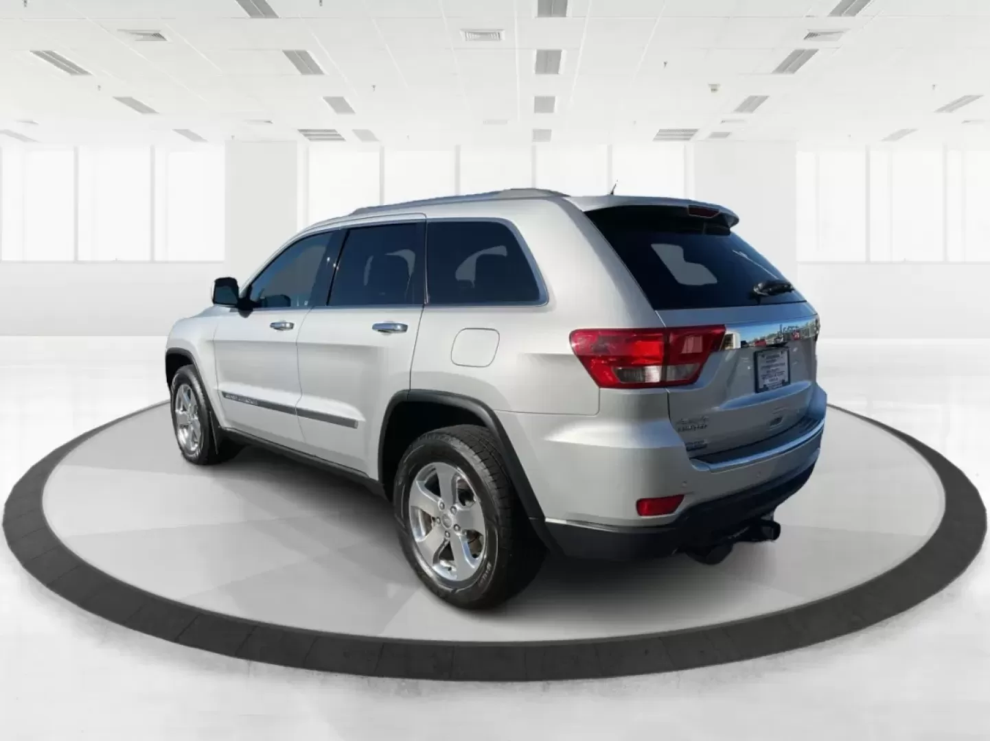2011 Jeep Grand Cherokee Limited (1J4RR5GT0BC) with an Other engine, located at 1099 N County Rd 25A , Troy, OH, 45373, (937) 908-9800, 40.057079, -84.212883 - Discover the ultimate adventure companion waiting for you at Advantage Car and Credit - Troy, located at 1099 N County Rd 25A, Troy, OH 45373. Our **2011 Jeep Grand Cherokee Limited** is designed for those who crave exploration without sacrificing comfort. Ideal for weekend getaways, this SUV seamle - Photo#4