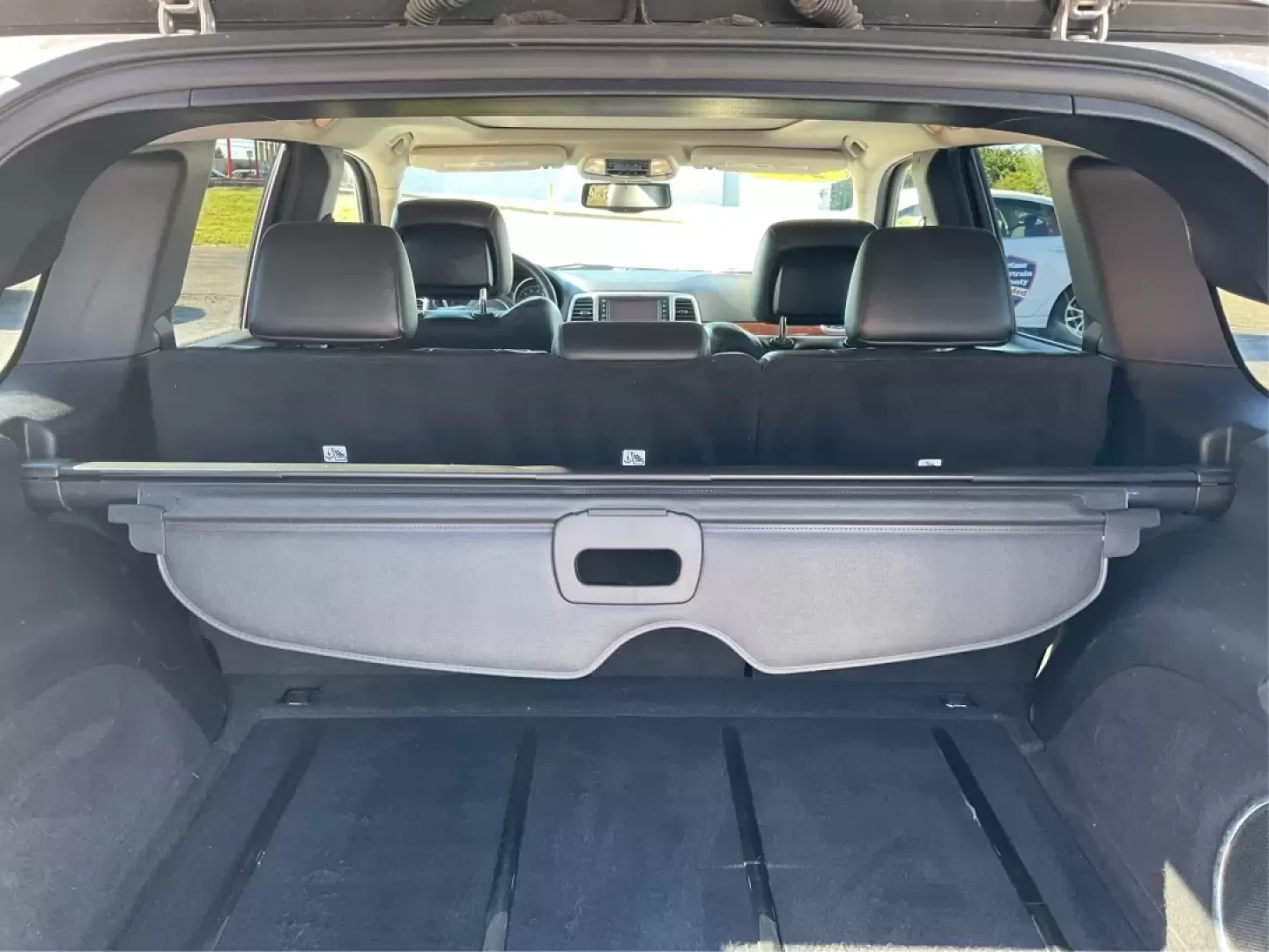 2011 Jeep Grand Cherokee Limited (1J4RR5GT0BC) with an Other engine, located at 1099 N County Rd 25A , Troy, OH, 45373, (937) 908-9800, 40.057079, -84.212883 - Discover the ultimate adventure companion waiting for you at Advantage Car and Credit - Troy, located at 1099 N County Rd 25A, Troy, OH 45373. Our **2011 Jeep Grand Cherokee Limited** is designed for those who crave exploration without sacrificing comfort. Ideal for weekend getaways, this SUV seamle - Photo#12