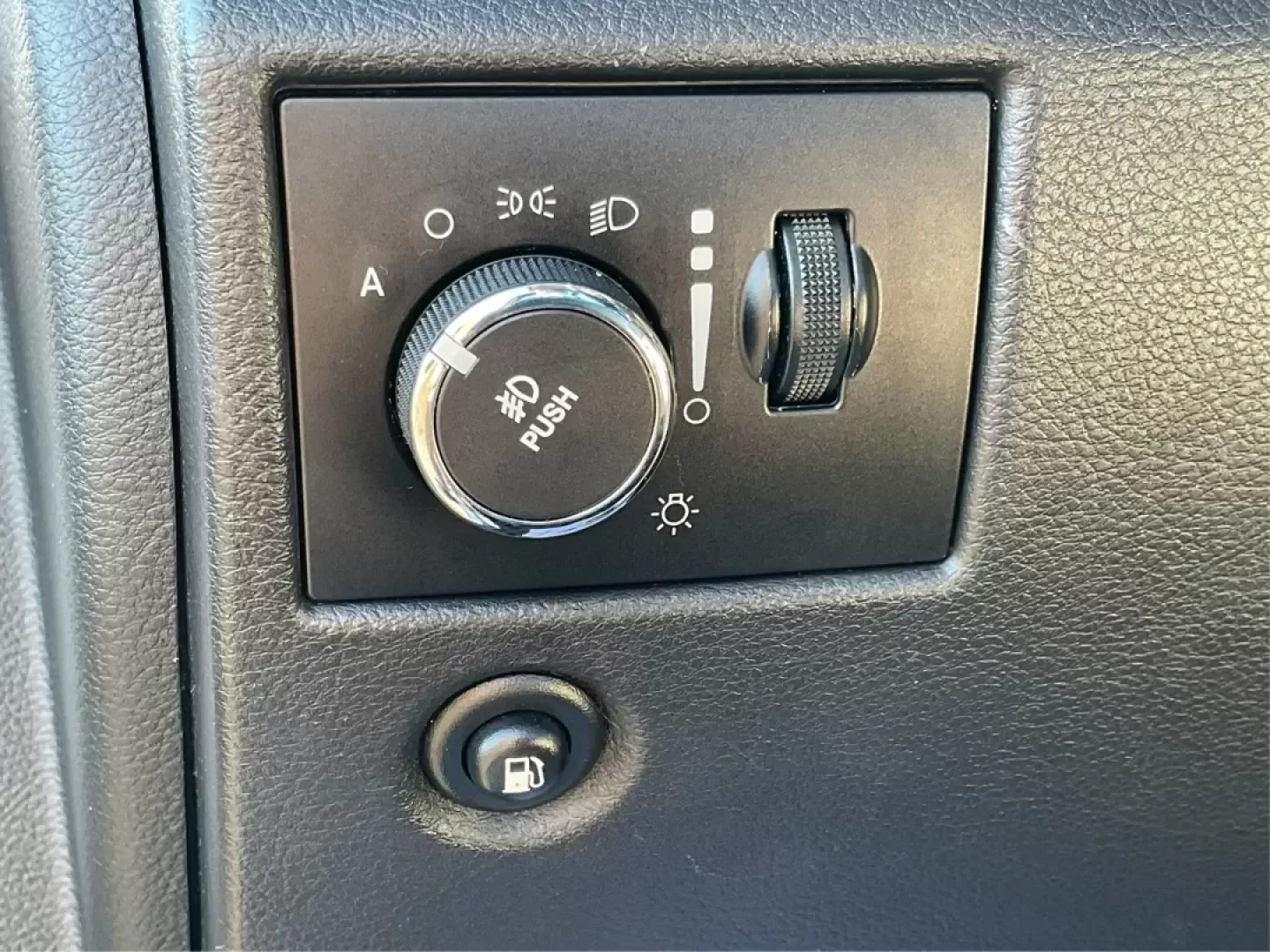 2011 Jeep Grand Cherokee Limited (1J4RR5GT0BC) with an Other engine, located at 1099 N County Rd 25A , Troy, OH, 45373, (937) 908-9800, 40.057079, -84.212883 - Discover the ultimate adventure companion waiting for you at Advantage Car and Credit - Troy, located at 1099 N County Rd 25A, Troy, OH 45373. Our **2011 Jeep Grand Cherokee Limited** is designed for those who crave exploration without sacrificing comfort. Ideal for weekend getaways, this SUV seamle - Photo#17