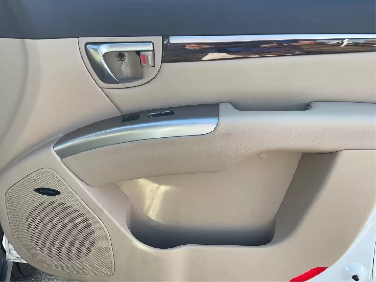 2012 Hyundai Santa Fe Limited V6 (5XYZK4AGXCG) with an 3.5L V-6 DOHC engine, located at 880 E. National Road, Vandalia, OH, 45377, (937) 908-9800, 39.891918, -84.183594 - **Adventure Awaits with This 2012 Hyundai Santa Fe Limited V6!**<br /> <br /> If you're in the market for a reliable SUV that effortlessly blends style, comfort, and capability, look no further than this stunning 2012 Hyundai Santa Fe Limited V6. Perfect for growing families, weekend adventures, or - Photo#18