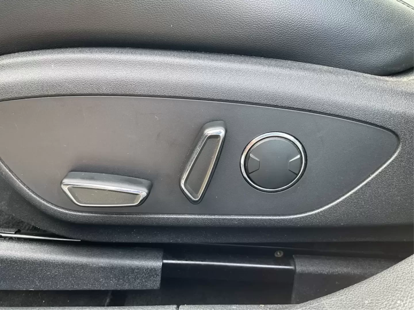2015 Lincoln MKZ Base (3LN6L2GKXFR) with an Other engine, located at 8750 N County Rd 25A, Piqua, OH, 45356, (937) 908-9800, 40.164391, -84.232513 - **Discover the 2015 Lincoln MKZ: Your Ideal Blend of Luxury and Affordability!** <br /> <br /> Are you searching for a stylish, reliable vehicle that won't break the bank? Look no further than the 2015 Lincoln MKZ, available now at Advantage Car and Credit in Fairborn, OH. This stunning vehicle is p - Photo#18