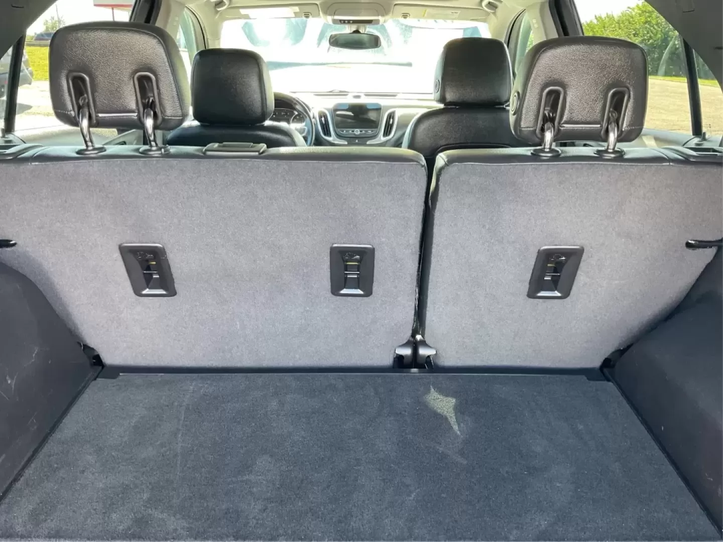 2018 Chevrolet Equinox LT (3GNAXTEX4JL) with an 2L I-4 gasoline direct injection engine, located at 4508 South Dixie Dr, Moraine, OH, 45439, (937) 908-9800, 39.689976, -84.218452 - **Explore Your Next Adventure with the 2018 Chevrolet Equinox LT!** <br /> <br /> Are you ready to elevate your lifestyle with a vehicle that's perfect for family trips, weekend getaways, or even your daily commute? Look no further than the stunning 2018 Chevrolet Equinox LT, now available at Advant - Photo#12