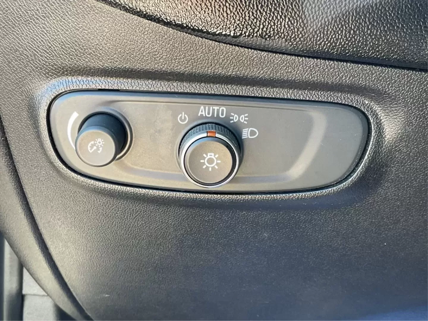 2018 Chevrolet Equinox LT (3GNAXTEX4JL) with an 2L I-4 gasoline direct injection engine, located at 4508 South Dixie Dr, Moraine, OH, 45439, (937) 908-9800, 39.689976, -84.218452 - **Explore Your Next Adventure with the 2018 Chevrolet Equinox LT!** <br /> <br /> Are you ready to elevate your lifestyle with a vehicle that's perfect for family trips, weekend getaways, or even your daily commute? Look no further than the stunning 2018 Chevrolet Equinox LT, now available at Advant - Photo#17