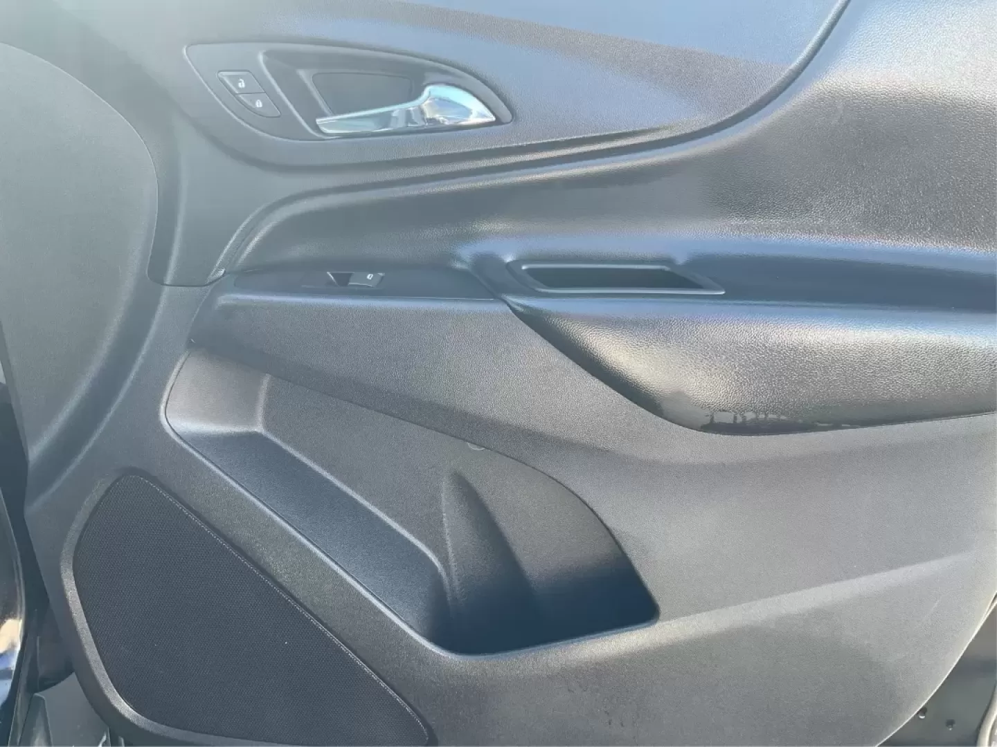 2018 Chevrolet Equinox LT (3GNAXTEX4JL) with an 2L I-4 gasoline direct injection engine, located at 4508 South Dixie Dr, Moraine, OH, 45439, (937) 908-9800, 39.689976, -84.218452 - **Explore Your Next Adventure with the 2018 Chevrolet Equinox LT!** <br /> <br /> Are you ready to elevate your lifestyle with a vehicle that's perfect for family trips, weekend getaways, or even your daily commute? Look no further than the stunning 2018 Chevrolet Equinox LT, now available at Advant - Photo#20