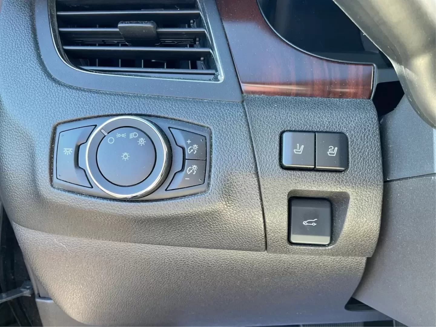 2014 Ford Edge Limited (2FMDK4KC4EB) with an 3.5L V-6 DOHC engine, located at 8750 N County Rd 25A, Piqua, OH, 45356, (937) 908-9800, 40.164391, -84.232513 - **Adventure Awaits: Drive Home a 2014 Ford Edge Limited Today!**<br /> <br /> Are you looking for a versatile vehicle that seamlessly fits into your lifestyle? Whether you're navigating your morning commute, embarking on family weekend getaways, or simply running errands around Piqua, the 2014 Ford - Photo#17