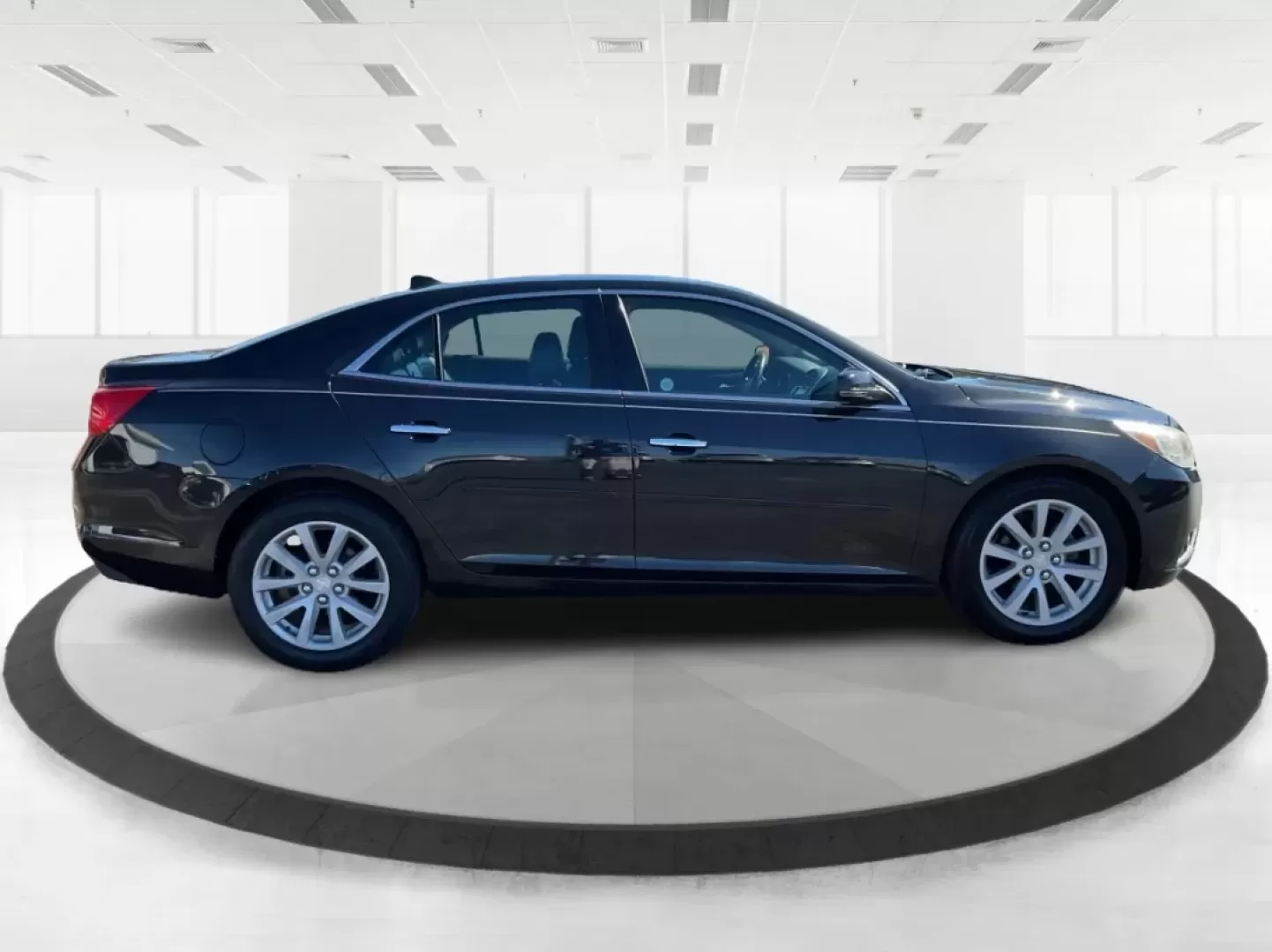 2013 Chevrolet Malibu 2LT (1G11E5SA7DF) with an ECOTEC 2.5L I-4 gasoline direct injection engine, located at 401 Woodman Dr, Riverside, OH, 45431, (937) 908-9800, 39.760899, -84.123421 - **Discover the Perfect Balance of Comfort and Style with the 2013 Chevrolet Malibu at Advantage Car and Credit - New Carlisle!**<br /> <br /> Are you looking for a reliable sedan that perfectly blends style, comfort, and performance? The 2013 Chevrolet Malibu 2LT is designed for those who appreciate - Photo#1