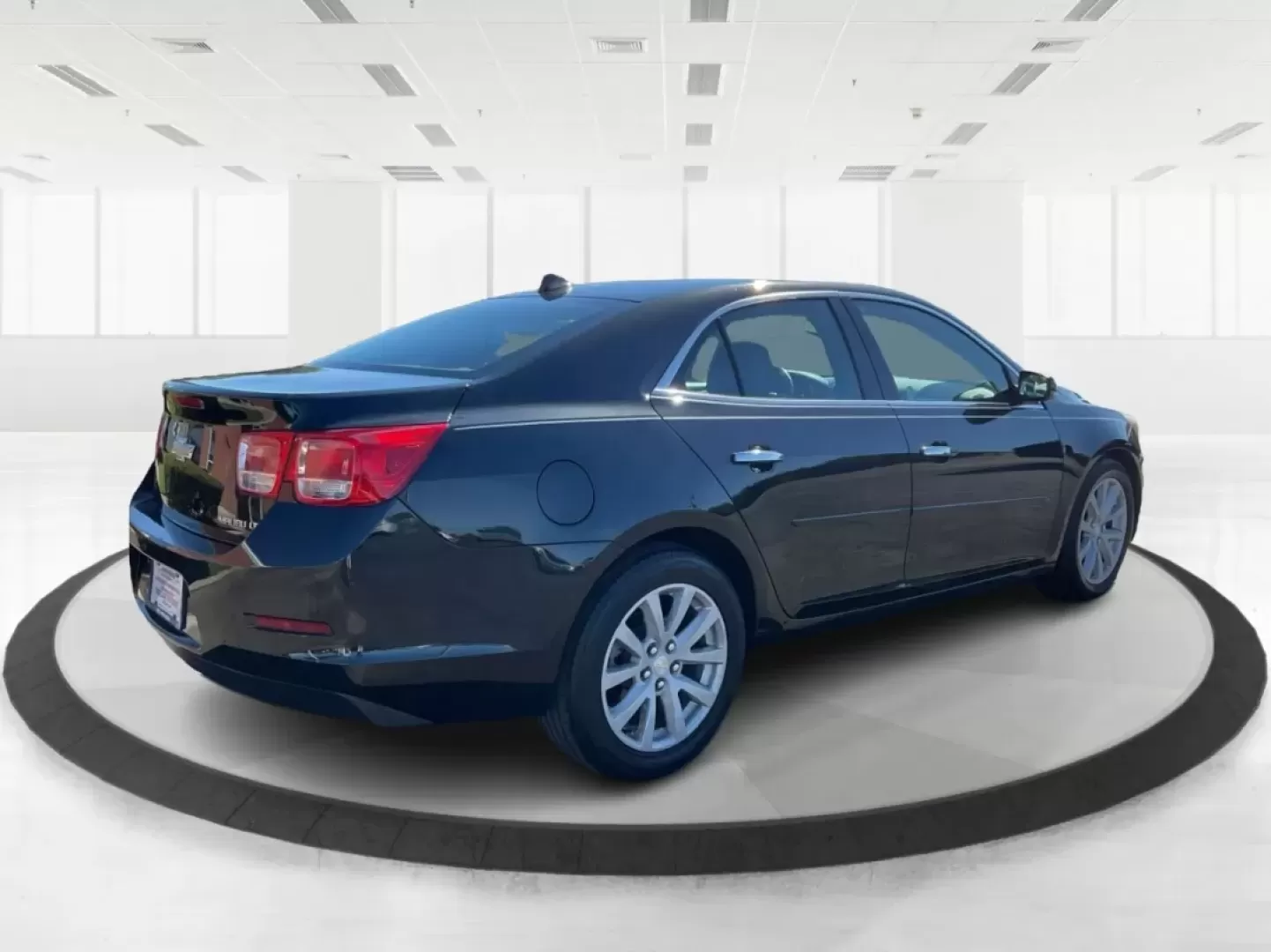 2013 Chevrolet Malibu 2LT (1G11E5SA7DF) with an ECOTEC 2.5L I-4 gasoline direct injection engine, located at 401 Woodman Dr, Riverside, OH, 45431, (937) 908-9800, 39.760899, -84.123421 - **Discover the Perfect Balance of Comfort and Style with the 2013 Chevrolet Malibu at Advantage Car and Credit - New Carlisle!**<br /> <br /> Are you looking for a reliable sedan that perfectly blends style, comfort, and performance? The 2013 Chevrolet Malibu 2LT is designed for those who appreciate - Photo#2