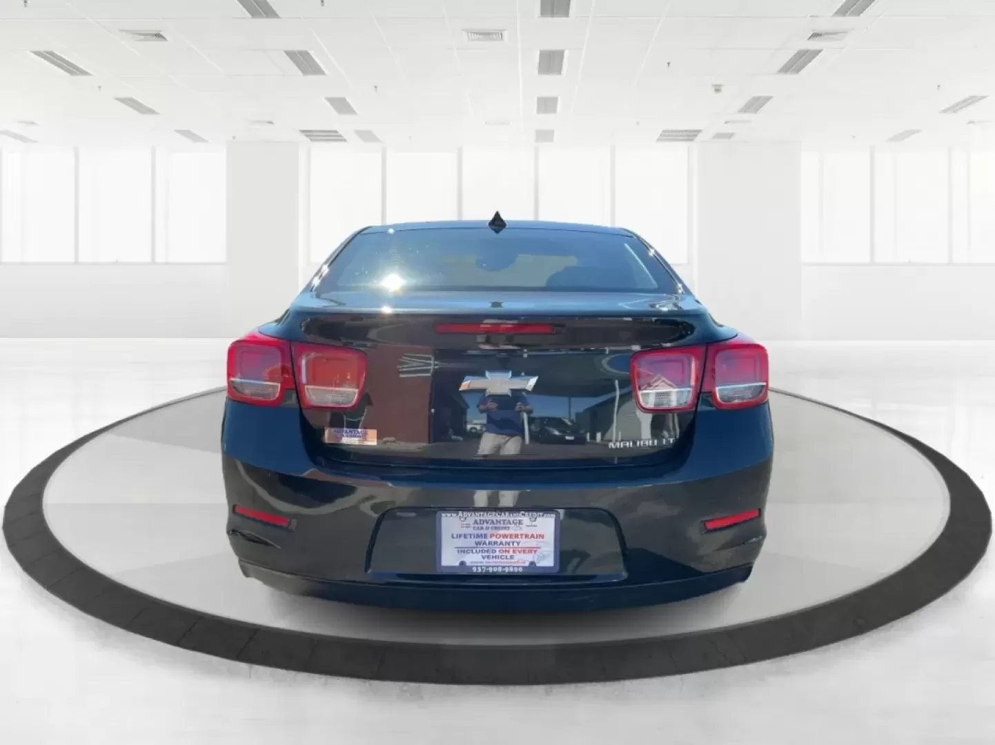 2013 Chevrolet Malibu 2LT (1G11E5SA7DF) with an ECOTEC 2.5L I-4 gasoline direct injection engine, located at 401 Woodman Dr, Riverside, OH, 45431, (937) 908-9800, 39.760899, -84.123421 - **Discover the Perfect Balance of Comfort and Style with the 2013 Chevrolet Malibu at Advantage Car and Credit - New Carlisle!**<br /> <br /> Are you looking for a reliable sedan that perfectly blends style, comfort, and performance? The 2013 Chevrolet Malibu 2LT is designed for those who appreciate - Photo#3