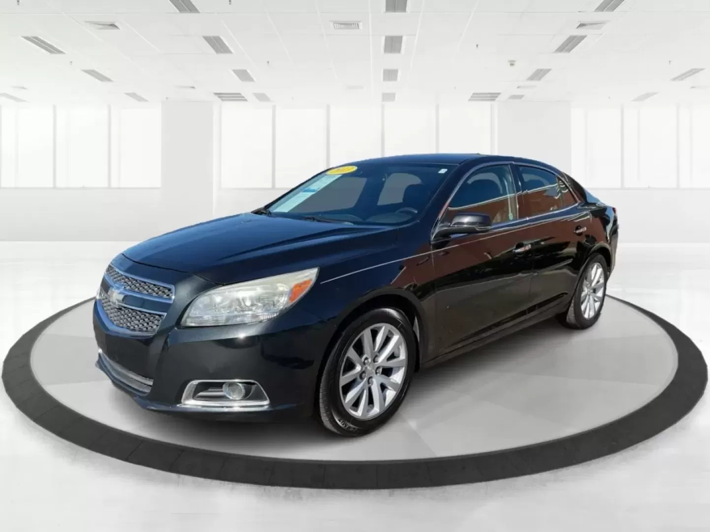 2013 Chevrolet Malibu 2LT (1G11E5SA7DF) with an ECOTEC 2.5L I-4 gasoline direct injection engine, located at 401 Woodman Dr, Riverside, OH, 45431, (937) 908-9800, 39.760899, -84.123421 - **Discover the Perfect Balance of Comfort and Style with the 2013 Chevrolet Malibu at Advantage Car and Credit - New Carlisle!**<br /> <br /> Are you looking for a reliable sedan that perfectly blends style, comfort, and performance? The 2013 Chevrolet Malibu 2LT is designed for those who appreciate - Photo#8