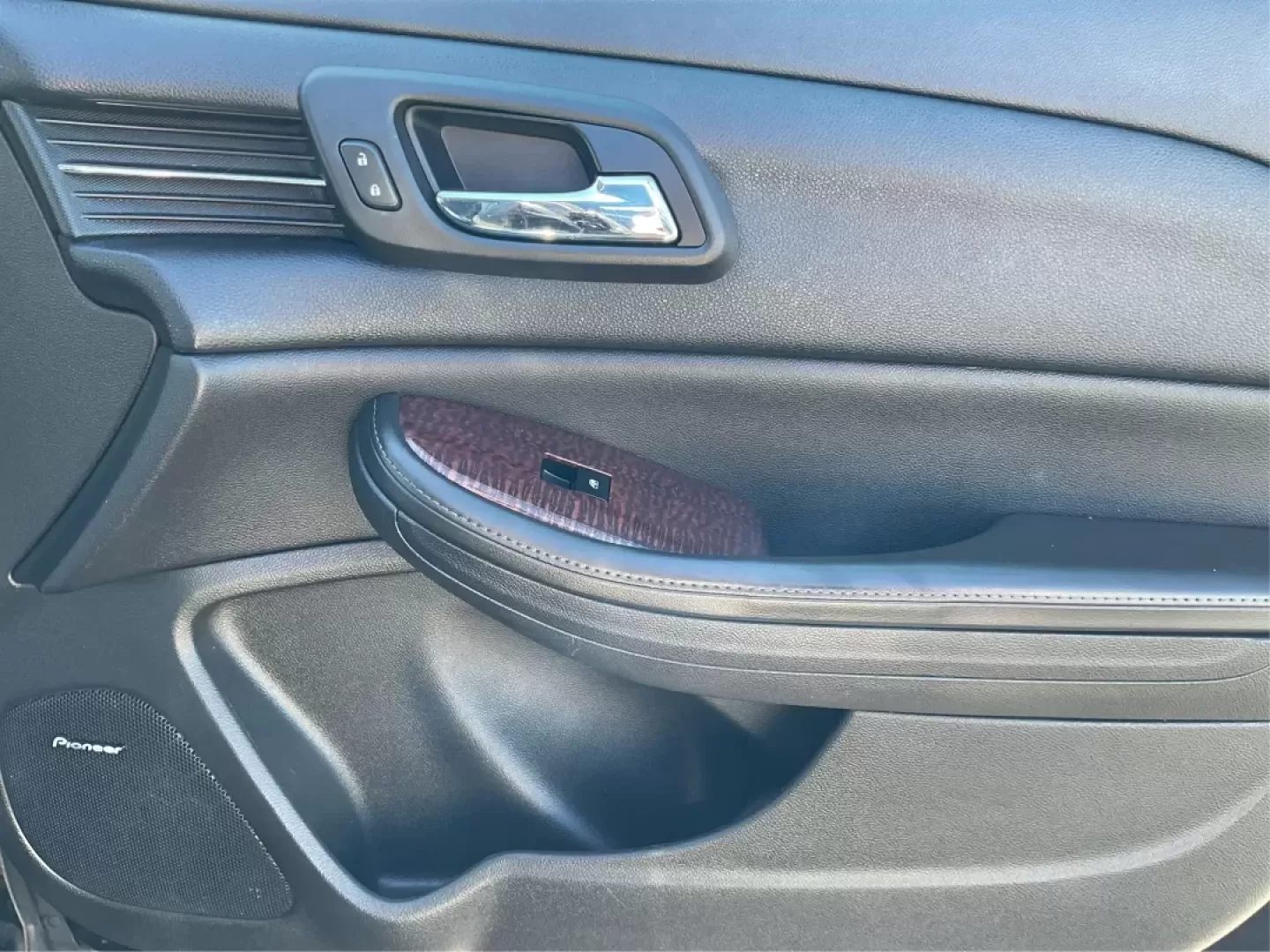 2013 Chevrolet Malibu 2LT (1G11E5SA7DF) with an ECOTEC 2.5L I-4 gasoline direct injection engine, located at 401 Woodman Dr, Riverside, OH, 45431, (937) 908-9800, 39.760899, -84.123421 - **Discover the Perfect Balance of Comfort and Style with the 2013 Chevrolet Malibu at Advantage Car and Credit - New Carlisle!**<br /> <br /> Are you looking for a reliable sedan that perfectly blends style, comfort, and performance? The 2013 Chevrolet Malibu 2LT is designed for those who appreciate - Photo#20