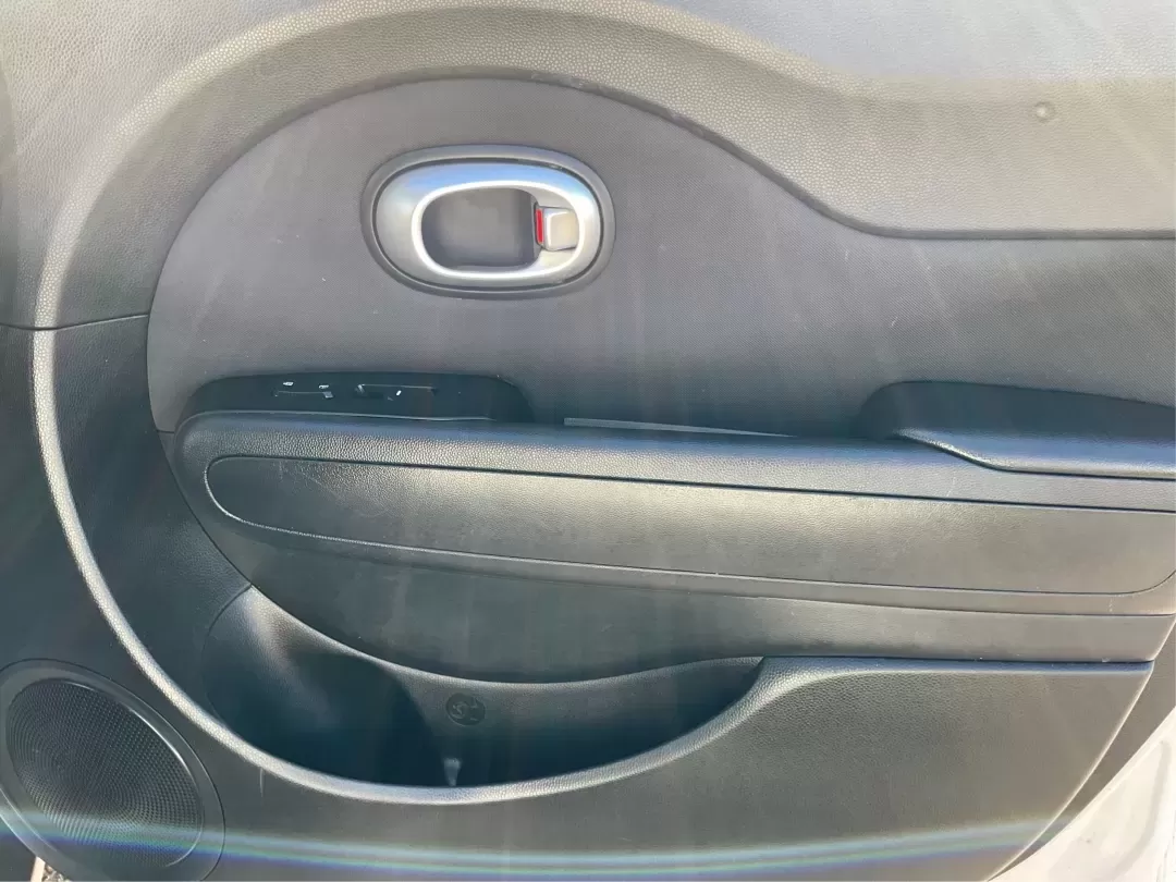 2015 Kia Soul Base (KNDJN2A21F7) with an Other engine, located at 1099 N County Rd 25A , Troy, OH, 45373, (937) 908-9800, 40.057079, -84.212883 - 2015 Kia Soul Base - Photo#18