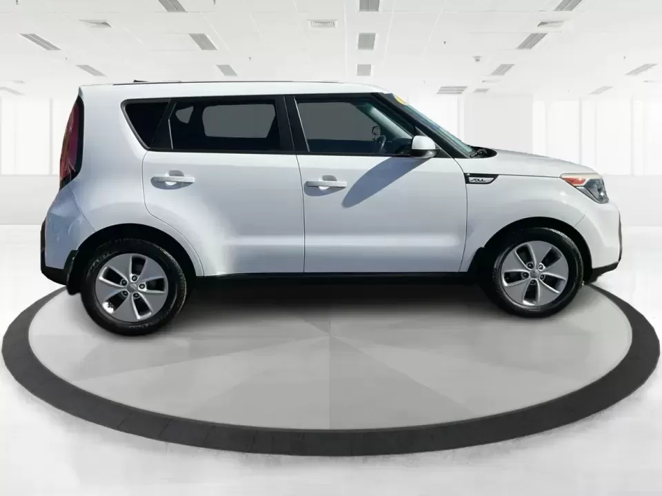 2015 Kia Soul Base (KNDJN2A21F7) with an 1.6L L4 DOHC 16V engine, Automatic transmission, located at 4508 South Dixie Dr, Moraine, OH, 45439, (937) 908-9800, 39.689976, -84.218452 - Need a smart, city-friendly ride that's easy to park in downtown Dayton, comfortable for long commutes on I75, and versatile enough for Costco runs and weekend escapes? This 2015 Kia Soul Base in White delivers the kind of practical, upbeat lifestyle fit that works for first-time buyers, growing fam - Photo#1