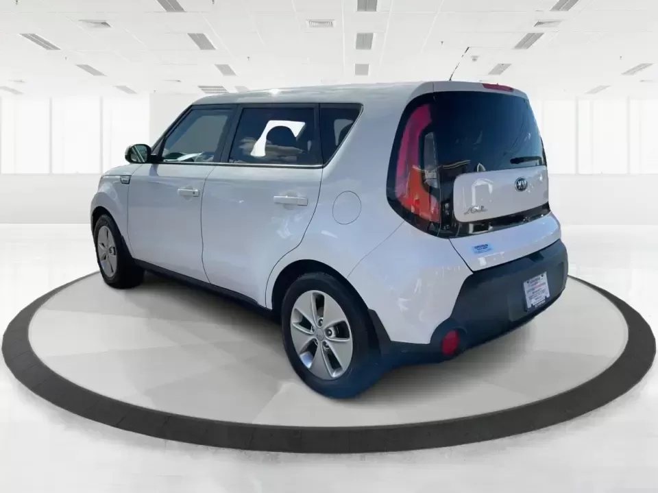 2015 Kia Soul Base (KNDJN2A21F7) with an 1.6L L4 DOHC 16V engine, Automatic transmission, located at 4508 South Dixie Dr, Moraine, OH, 45439, (937) 908-9800, 39.689976, -84.218452 - Need a smart, city-friendly ride that's easy to park in downtown Dayton, comfortable for long commutes on I75, and versatile enough for Costco runs and weekend escapes? This 2015 Kia Soul Base in White delivers the kind of practical, upbeat lifestyle fit that works for first-time buyers, growing fam - Photo#4