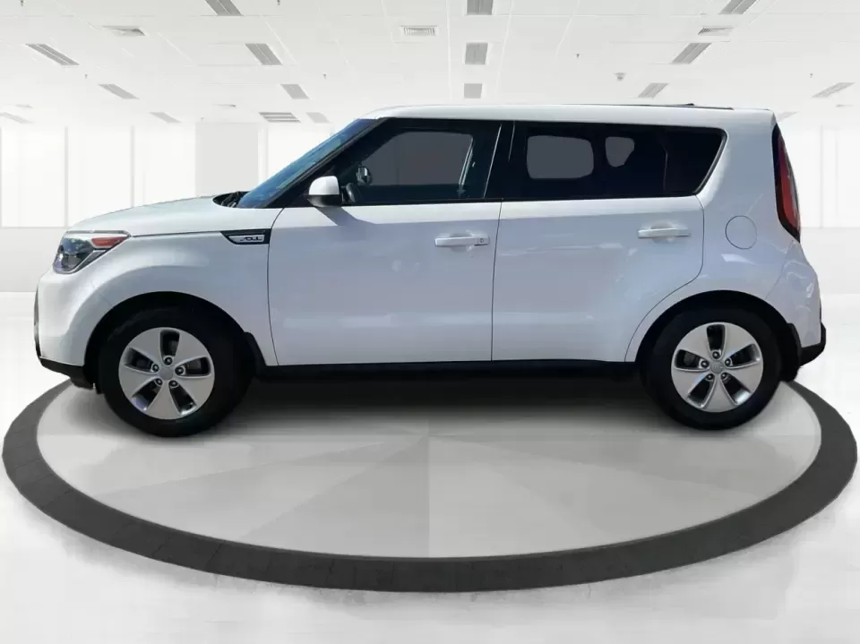 2015 Kia Soul Base (KNDJN2A21F7) with an 1.6L L4 DOHC 16V engine, Automatic transmission, located at 4508 South Dixie Dr, Moraine, OH, 45439, (937) 908-9800, 39.689976, -84.218452 - Need a smart, city-friendly ride that's easy to park in downtown Dayton, comfortable for long commutes on I75, and versatile enough for Costco runs and weekend escapes? This 2015 Kia Soul Base in White delivers the kind of practical, upbeat lifestyle fit that works for first-time buyers, growing fam - Photo#5