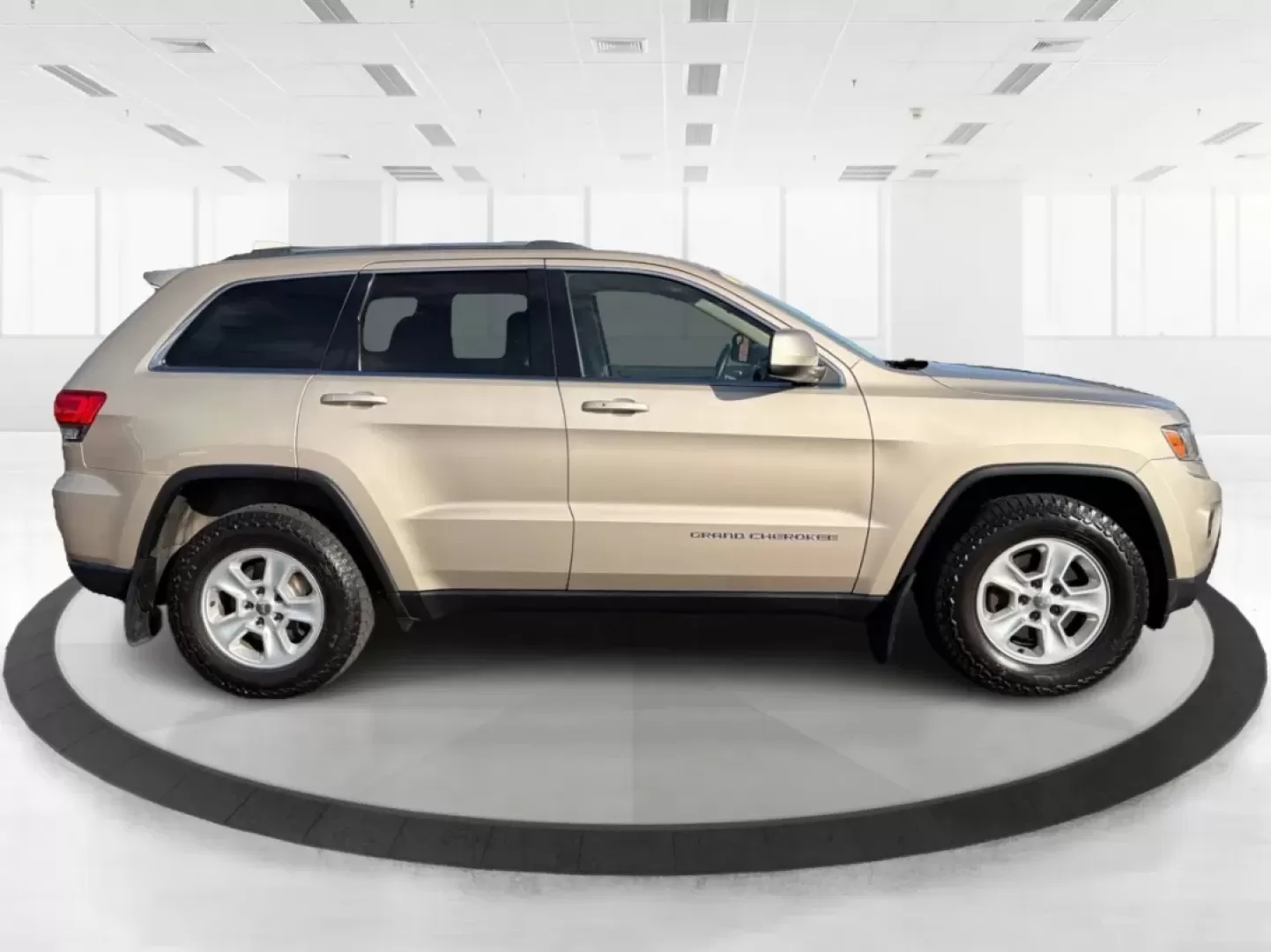 2014 Jeep Grand Cherokee Laredo (1C4RJFAG0EC) with an 3.6L V-6 DOHC engine, located at 401 Woodman Dr, Riverside, OH, 45431, (937) 908-9800, 39.760899, -84.123421 - ### Conquer Every Adventure with the 2014 Jeep Grand Cherokee Laredo Ideal for Every Lifestyle!<br /> <br /> Are you ready to elevate your driving experience? Whether you're navigating the hustle and bustle of city life in Riverside, OH, or embarking on thrilling weekend getaways, the 2014 Jeep Gra - Photo#1