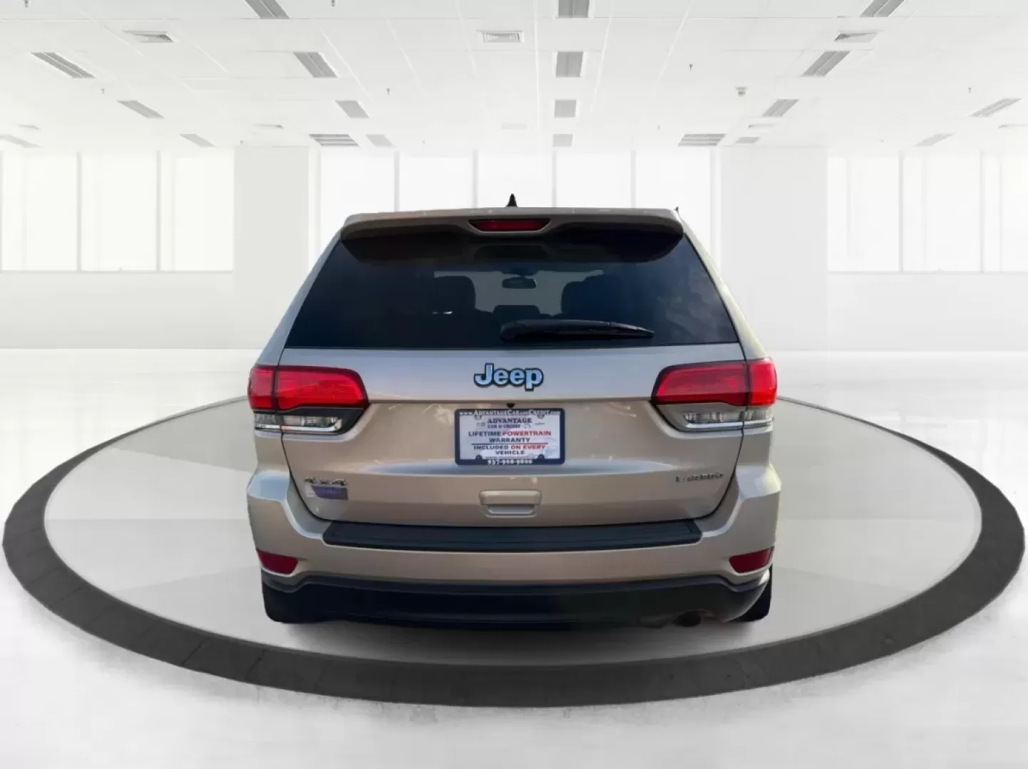 2014 Jeep Grand Cherokee Laredo (1C4RJFAG0EC) with an 3.6L V-6 DOHC engine, located at 401 Woodman Dr, Riverside, OH, 45431, (937) 908-9800, 39.760899, -84.123421 - ### Conquer Every Adventure with the 2014 Jeep Grand Cherokee Laredo Ideal for Every Lifestyle!<br /> <br /> Are you ready to elevate your driving experience? Whether you're navigating the hustle and bustle of city life in Riverside, OH, or embarking on thrilling weekend getaways, the 2014 Jeep Gra - Photo#3