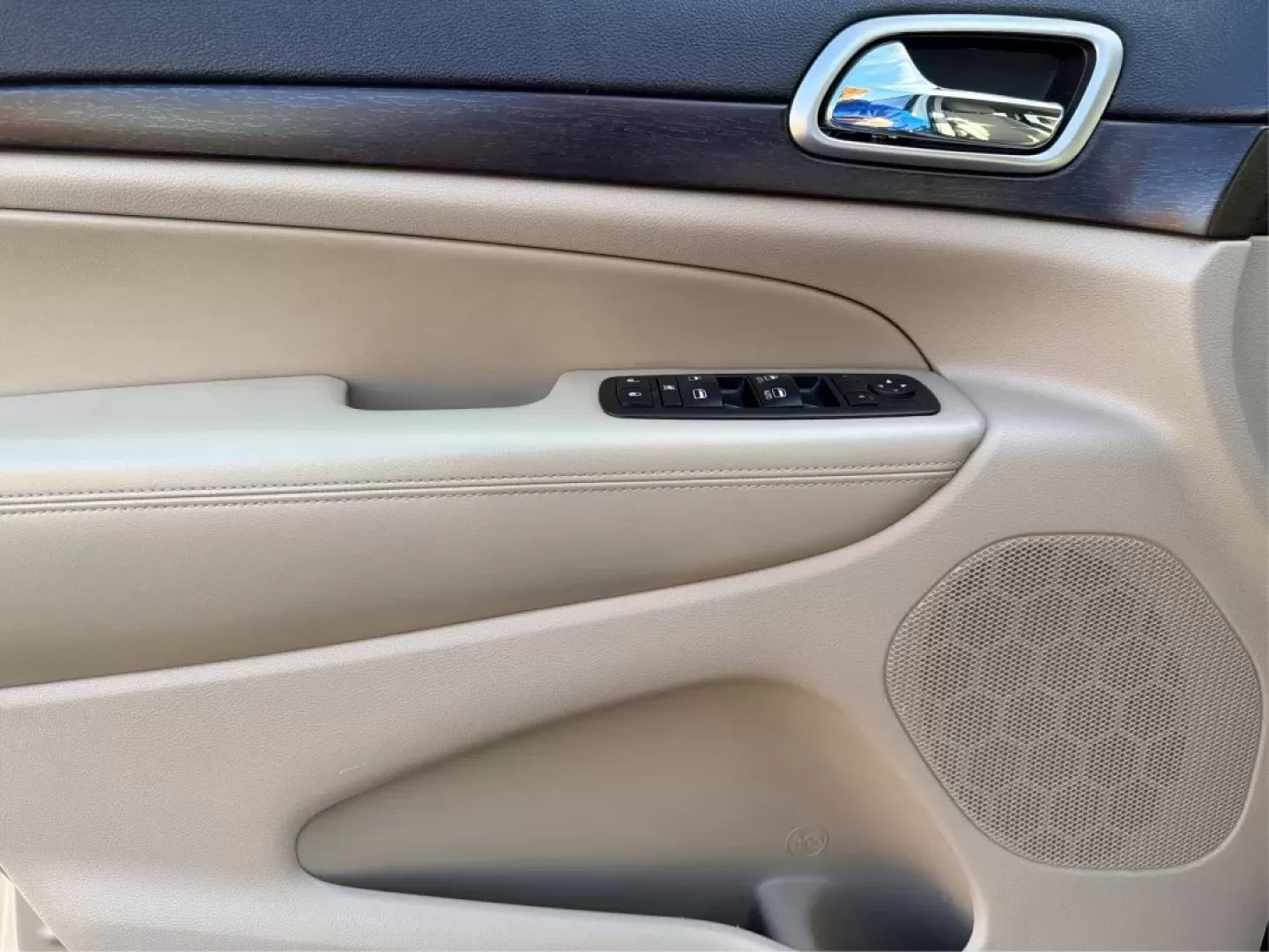 2014 Jeep Grand Cherokee Laredo (1C4RJFAG0EC) with an 3.6L V-6 DOHC engine, located at 401 Woodman Dr, Riverside, OH, 45431, (937) 908-9800, 39.760899, -84.123421 - ### Conquer Every Adventure with the 2014 Jeep Grand Cherokee Laredo Ideal for Every Lifestyle!<br /> <br /> Are you ready to elevate your driving experience? Whether you're navigating the hustle and bustle of city life in Riverside, OH, or embarking on thrilling weekend getaways, the 2014 Jeep Gra - Photo#19