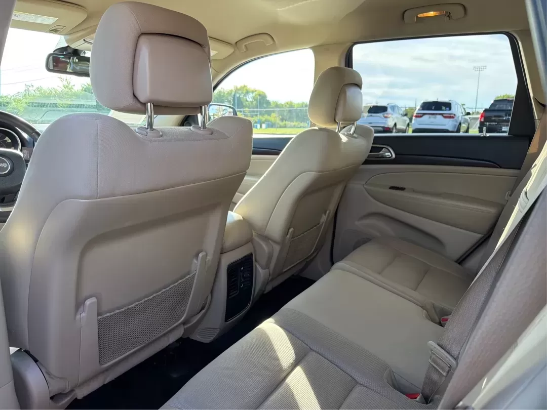 2014 Jeep Grand Cherokee Laredo (1C4RJFAG0EC) with an 3.6L V-6 DOHC engine, located at 1184 Kauffman Ave, Fairborn, OH, 45324, (937) 908-9800, 39.807072, -84.030914 - ### Conquer Every Adventure with the 2014 Jeep Grand Cherokee Laredo Ideal for Every Lifestyle!<br /> <br /> Are you ready to elevate your driving experience? Whether you're navigating the hustle and bustle of city life in Riverside, OH, or embarking on thrilling weekend getaways, the 2014 Jeep Gra - Photo#10