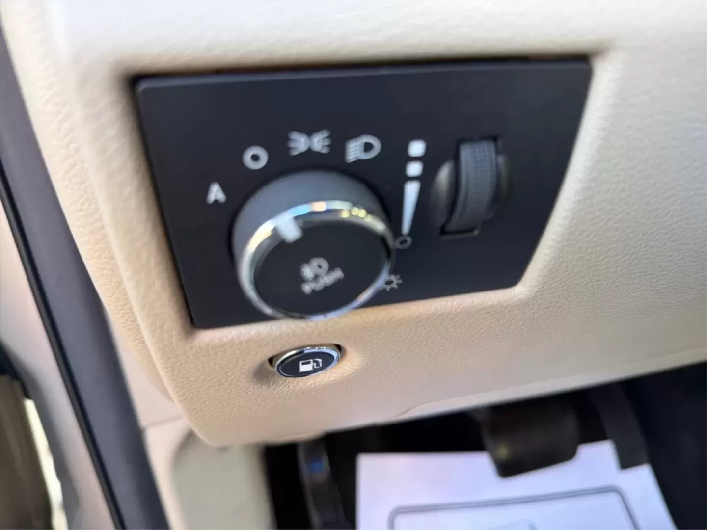 2014 Jeep Grand Cherokee Laredo (1C4RJFAG0EC) with an 3.6L V-6 DOHC engine, located at 1184 Kauffman Ave, Fairborn, OH, 45324, (937) 908-9800, 39.807072, -84.030914 - ### Conquer Every Adventure with the 2014 Jeep Grand Cherokee Laredo Ideal for Every Lifestyle!<br /> <br /> Are you ready to elevate your driving experience? Whether you're navigating the hustle and bustle of city life in Riverside, OH, or embarking on thrilling weekend getaways, the 2014 Jeep Gra - Photo#17