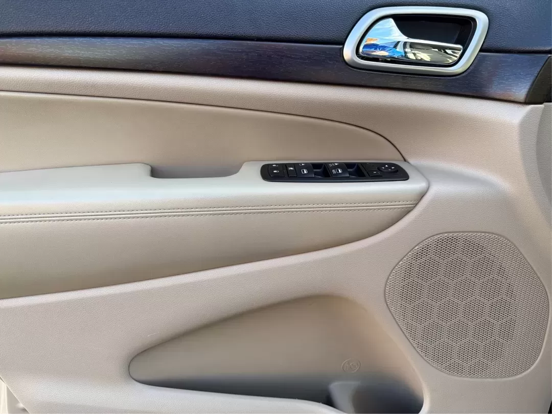 2014 Jeep Grand Cherokee Laredo (1C4RJFAG0EC) with an 3.6L V-6 DOHC engine, located at 1184 Kauffman Ave, Fairborn, OH, 45324, (937) 908-9800, 39.807072, -84.030914 - ### Conquer Every Adventure with the 2014 Jeep Grand Cherokee Laredo Ideal for Every Lifestyle!<br /> <br /> Are you ready to elevate your driving experience? Whether you're navigating the hustle and bustle of city life in Riverside, OH, or embarking on thrilling weekend getaways, the 2014 Jeep Gra - Photo#19