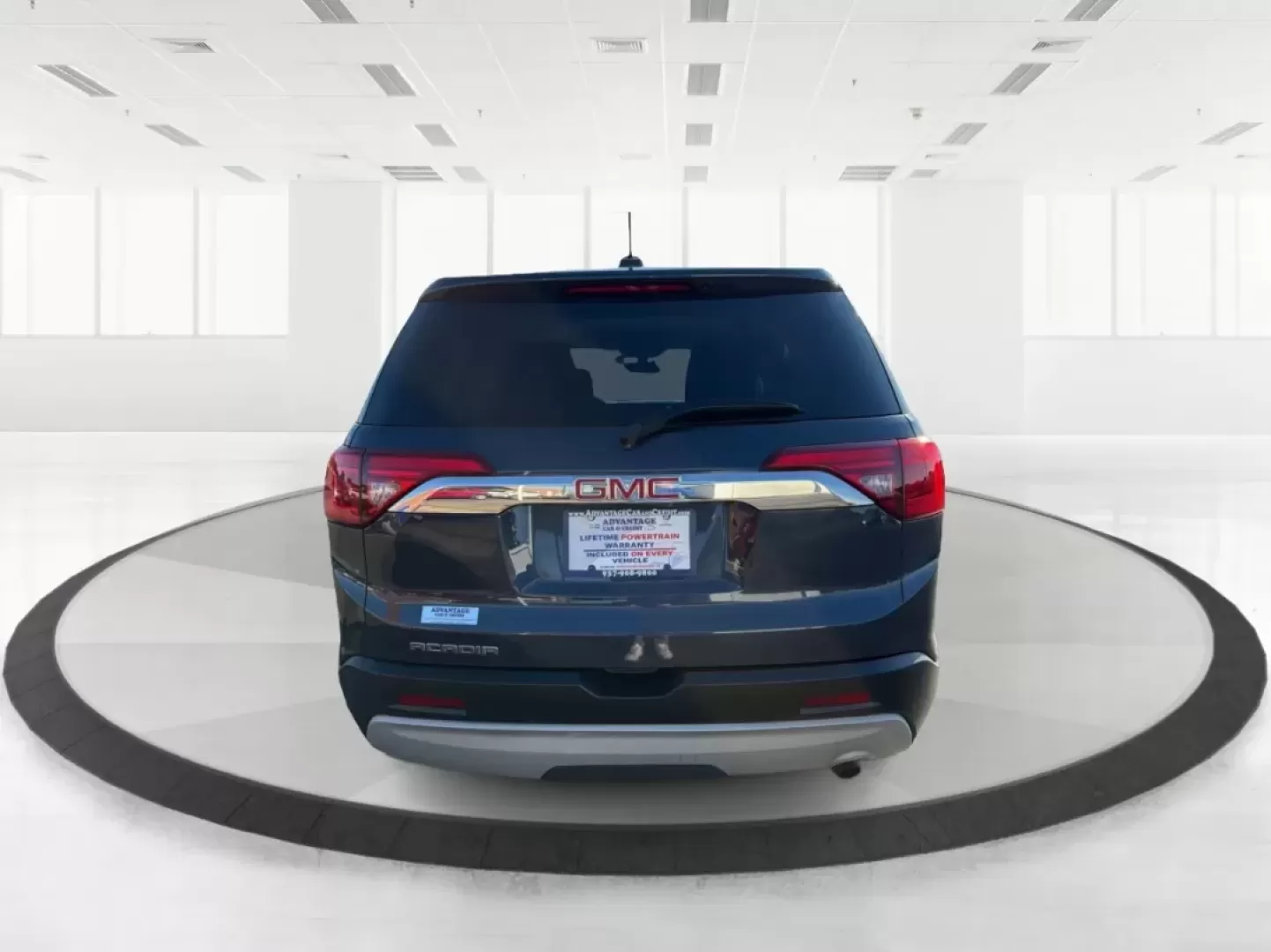 2018 GMC Acadia SLE-1 (1GKKNKLA5JZ) with an 2.5L I-4 gasoline direct injection engine, located at 1230 East Main St, Xenia, OH, 45385, (937) 908-9800, 39.688026, -83.910172 - Unleash your adventurous spirit with the 2018 GMC Acadia SLE-1, the perfect SUV for weekend getaways, family road trips, or daily commutes. With its spacious interior and versatile cargo space, this SUV is designed for those who value comfort and practicality without sacrificing style. At Advantage - Photo#3