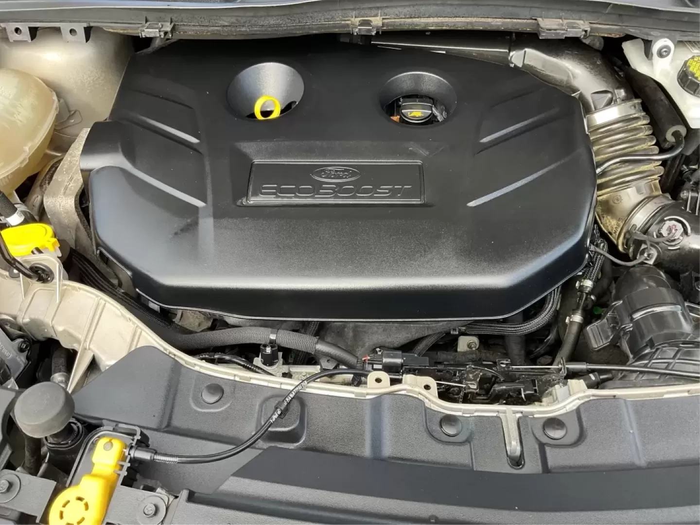 2018 Ford Escape Titanium FWD (1FMCU0J99JU) with an 2.0L L4 DOHC 16V engine, 6-Speed Automatic transmission, located at 1230 East Main St, Xenia, OH, 45385, (937) 908-9800, 39.688026, -83.910172 - Experience the perfect blend of style and practicality with the 2018 Ford Escape Titanium, now available at Advantage Car and Credit in Xenia, OH. This SUV is not just a vehicle; it's your ticket to adventure, whether you're navigating the bustling streets of downtown Xenia or embarking on a weekend - Photo#11