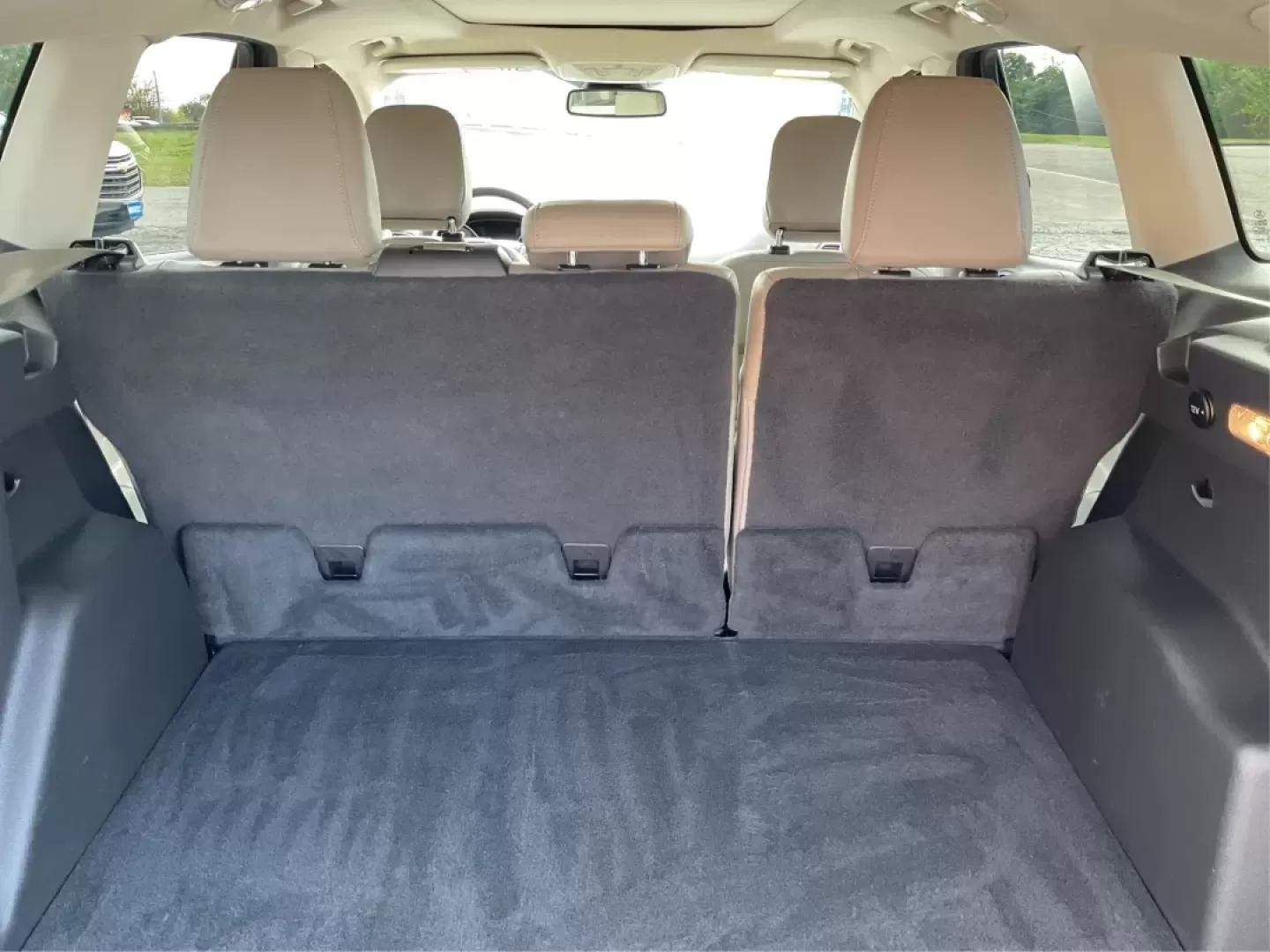 2018 Ford Escape Titanium FWD (1FMCU0J99JU) with an 2.0L L4 DOHC 16V engine, 6-Speed Automatic transmission, located at 1230 East Main St, Xenia, OH, 45385, (937) 908-9800, 39.688026, -83.910172 - Experience the perfect blend of style and practicality with the 2018 Ford Escape Titanium, now available at Advantage Car and Credit in Xenia, OH. This SUV is not just a vehicle; it's your ticket to adventure, whether you're navigating the bustling streets of downtown Xenia or embarking on a weekend - Photo#12