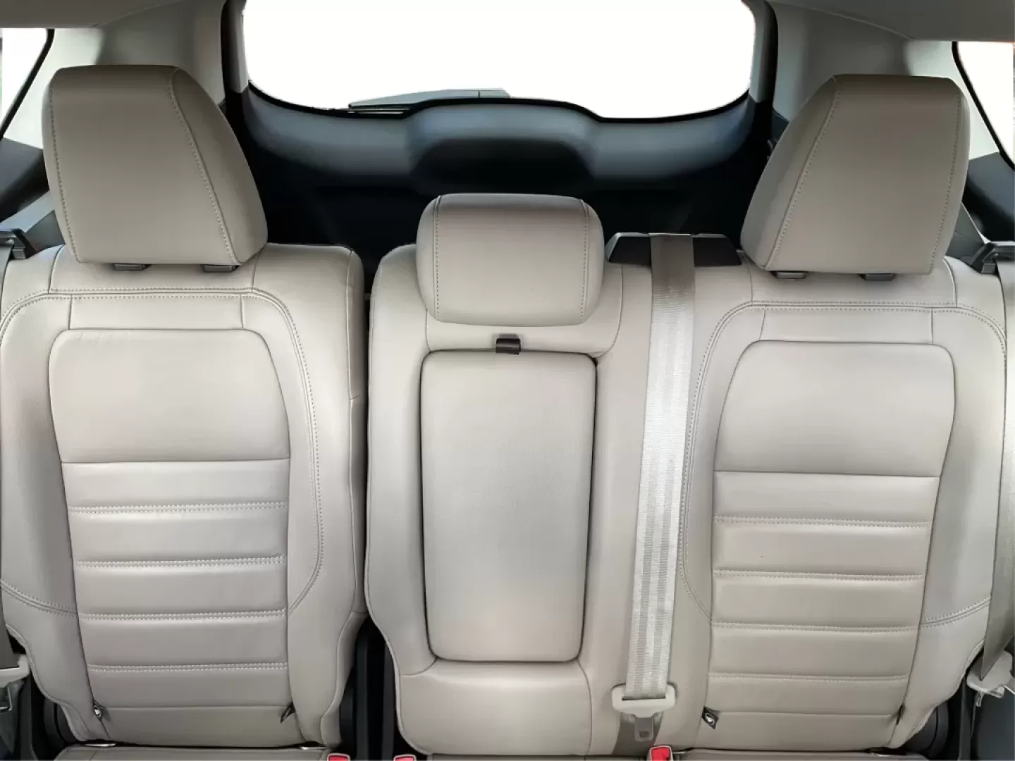 2018 Ford Escape Titanium FWD (1FMCU0J99JU) with an 2.0L L4 DOHC 16V engine, 6-Speed Automatic transmission, located at 1230 East Main St, Xenia, OH, 45385, (937) 908-9800, 39.688026, -83.910172 - Experience the perfect blend of style and practicality with the 2018 Ford Escape Titanium, now available at Advantage Car and Credit in Xenia, OH. This SUV is not just a vehicle; it's your ticket to adventure, whether you're navigating the bustling streets of downtown Xenia or embarking on a weekend - Photo#14