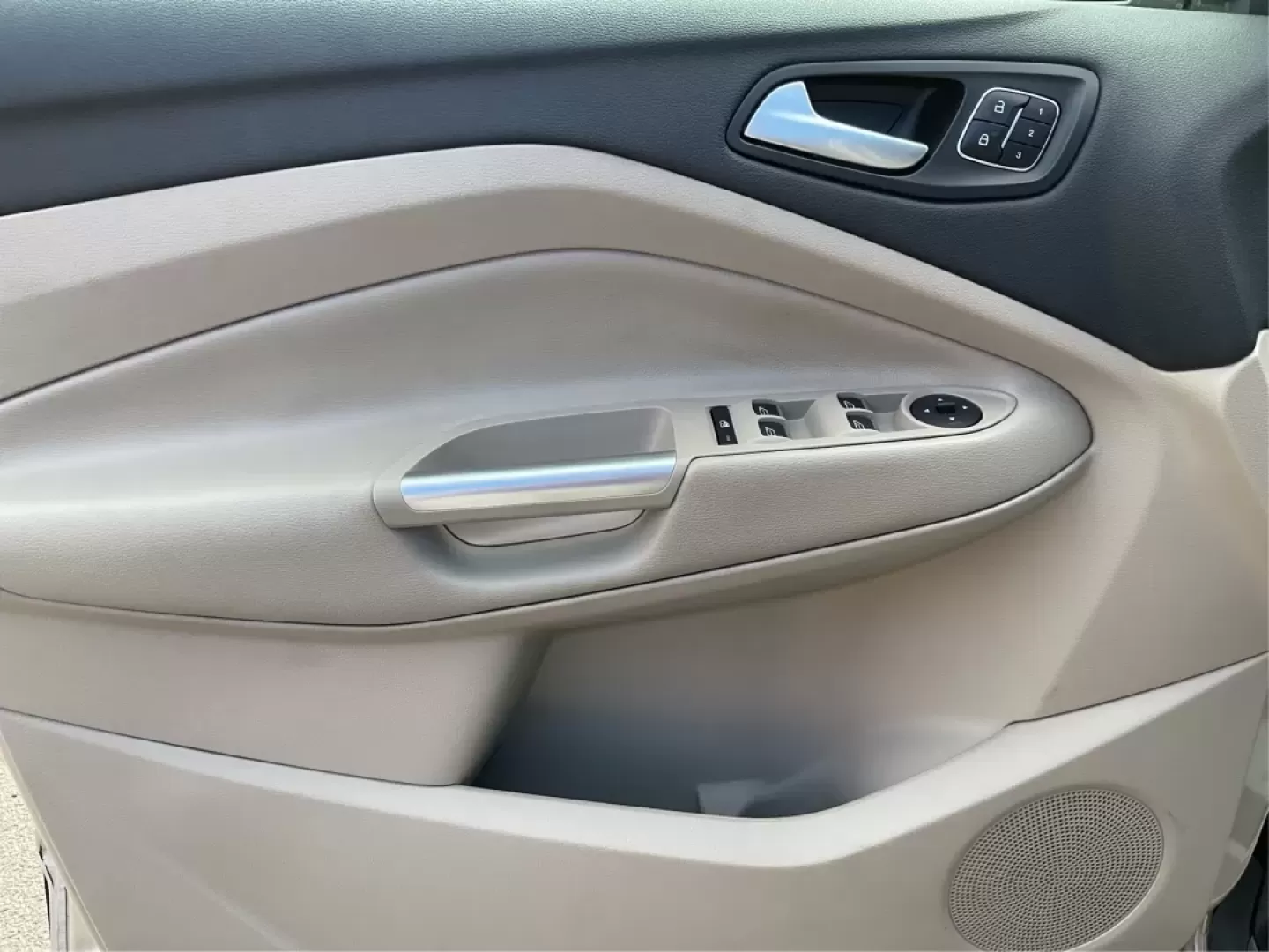 2018 Ford Escape Titanium FWD (1FMCU0J99JU) with an 2.0L L4 DOHC 16V engine, 6-Speed Automatic transmission, located at 1230 East Main St, Xenia, OH, 45385, (937) 908-9800, 39.688026, -83.910172 - Experience the perfect blend of style and practicality with the 2018 Ford Escape Titanium, now available at Advantage Car and Credit in Xenia, OH. This SUV is not just a vehicle; it's your ticket to adventure, whether you're navigating the bustling streets of downtown Xenia or embarking on a weekend - Photo#19